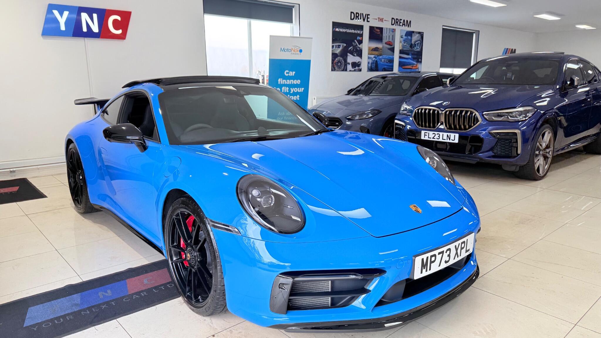 Porsche 911 view 9