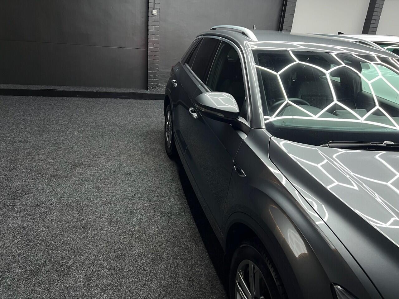 Volkswagen T-Roc view 17
