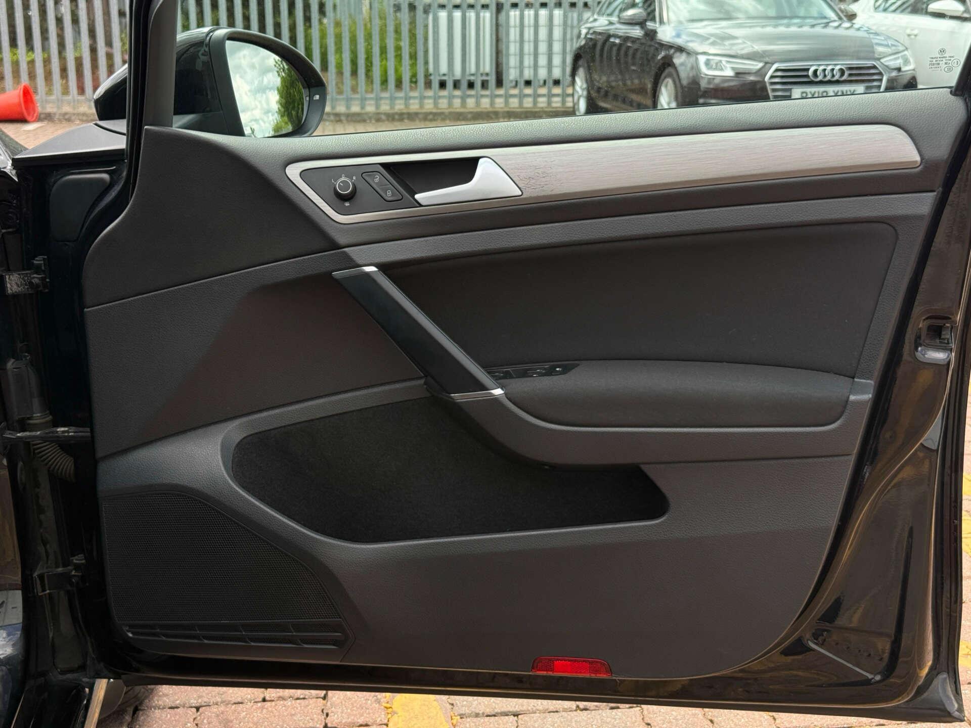 Volkswagen Golf view 37