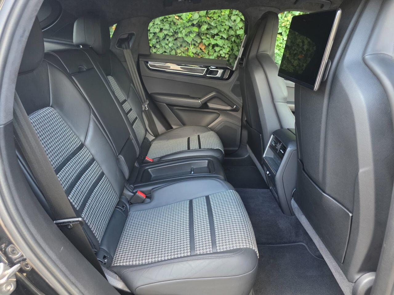 Porsche Cayenne view 10