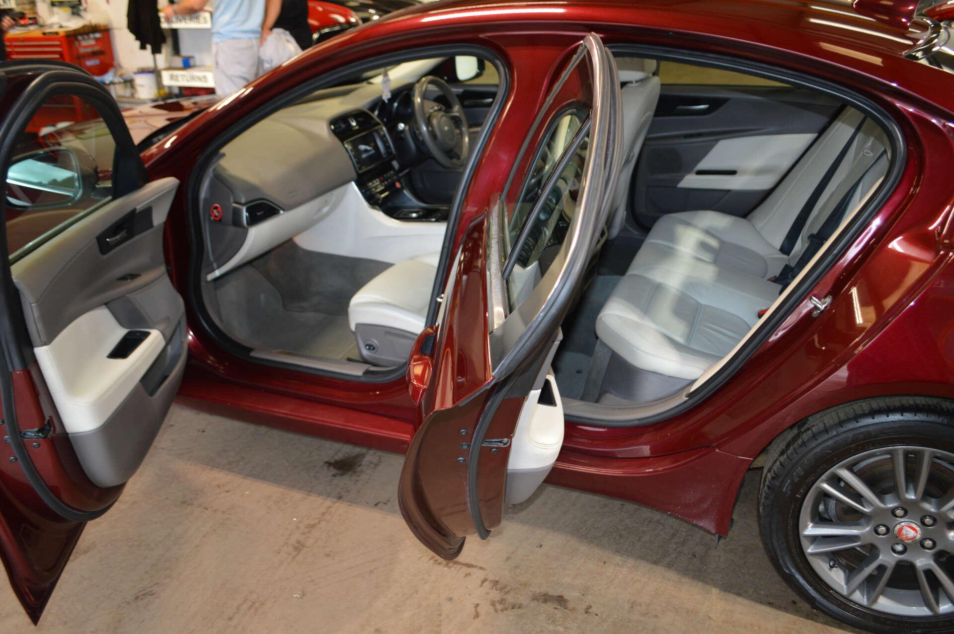 Jaguar Xe view 31