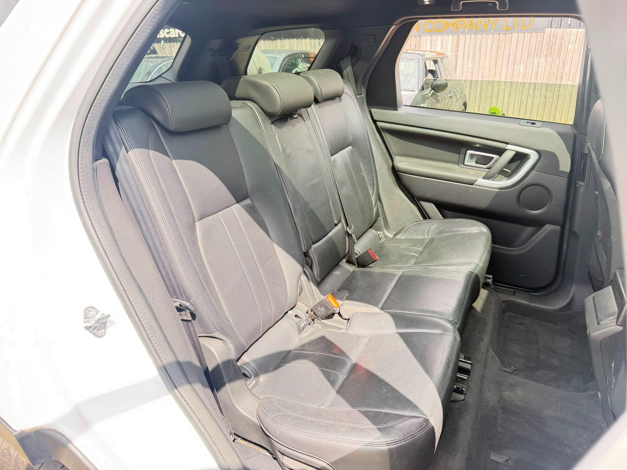 Land Rover Discovery Sport view 15