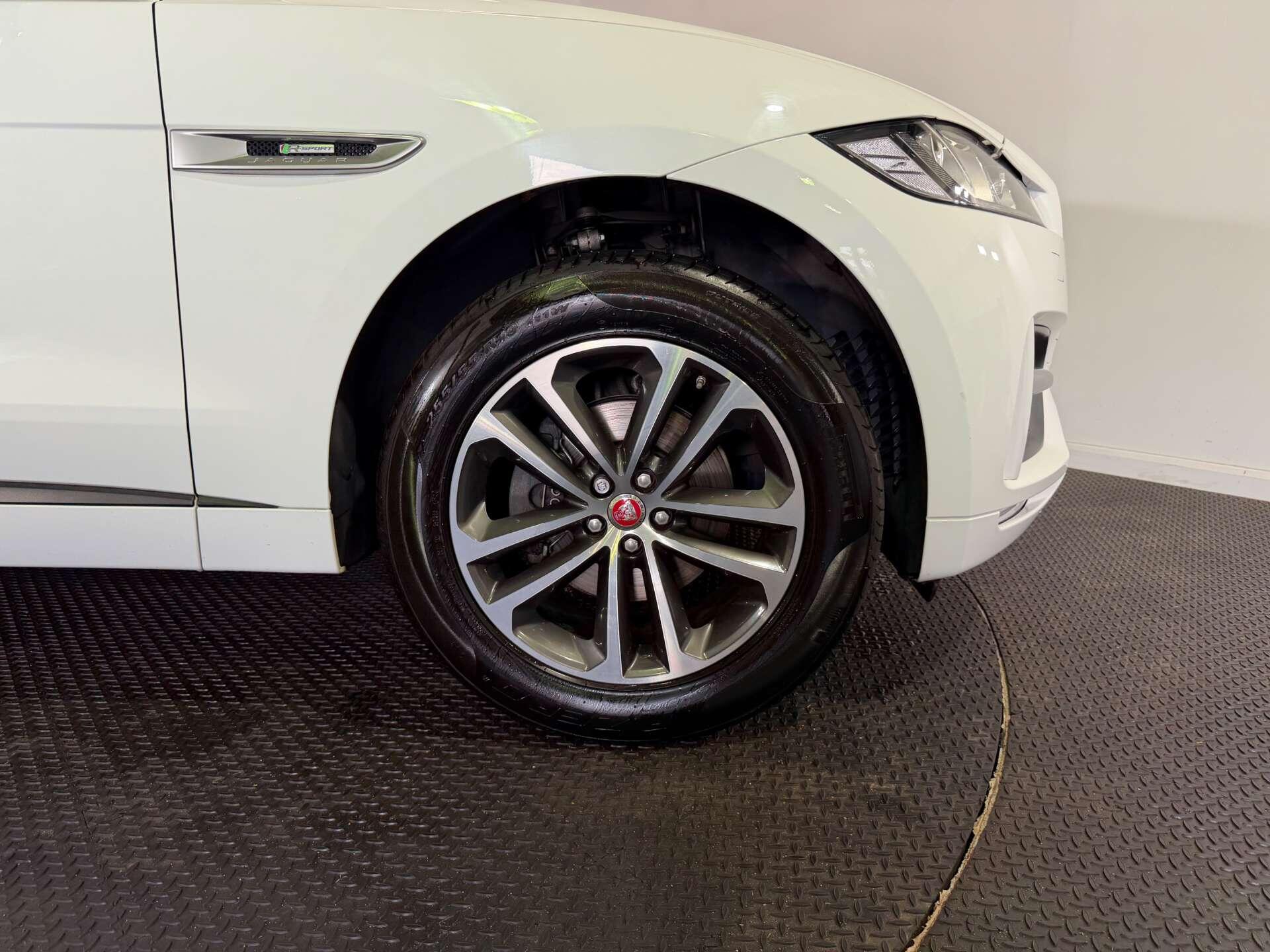 Jaguar F-Pace view 68