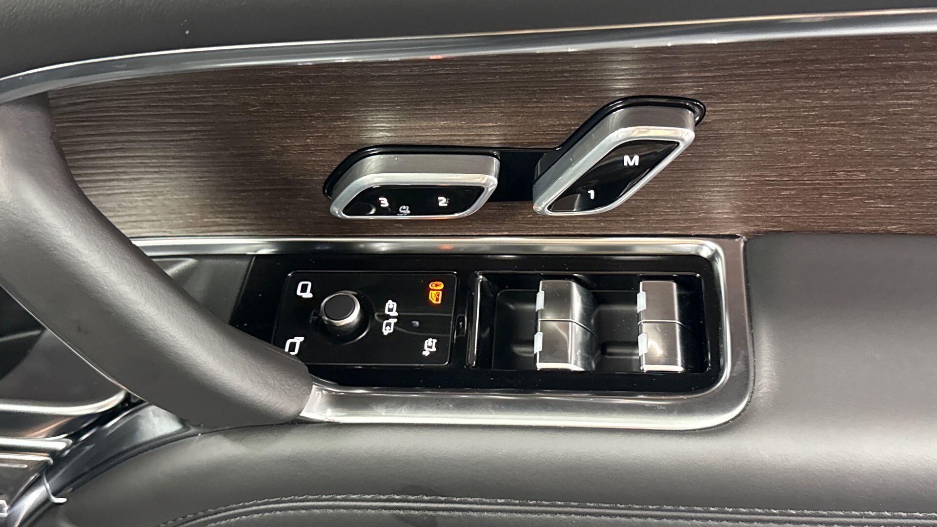 Land Rover Range Rover view 22