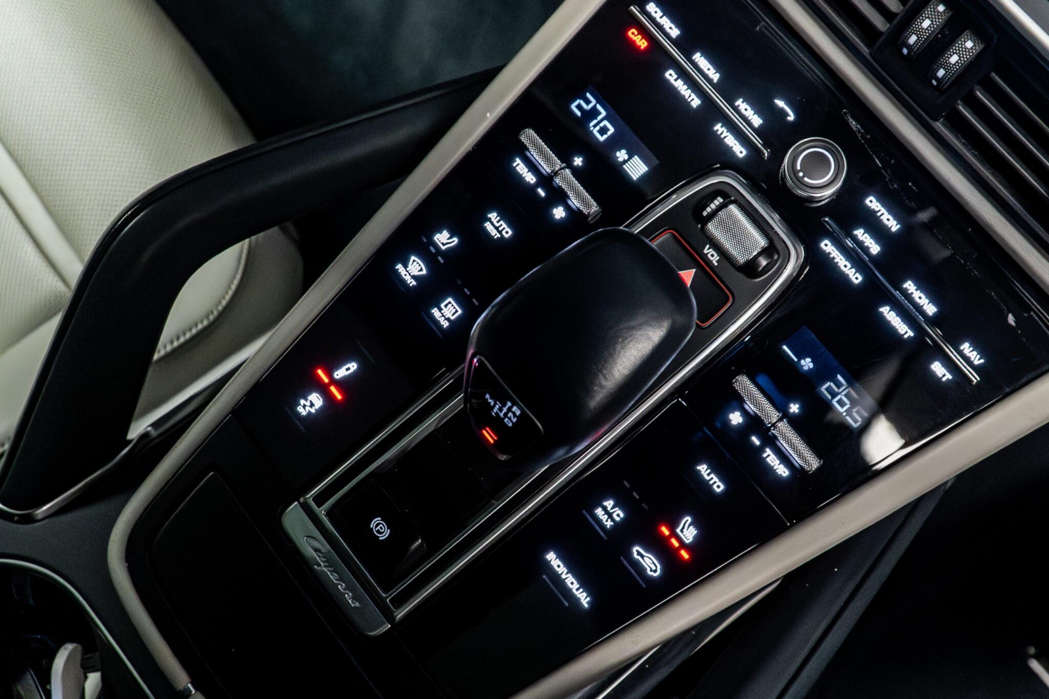Porsche Cayenne view 39