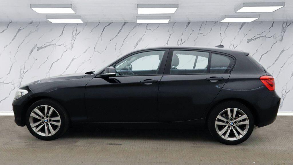 BMW 1 Series view 9