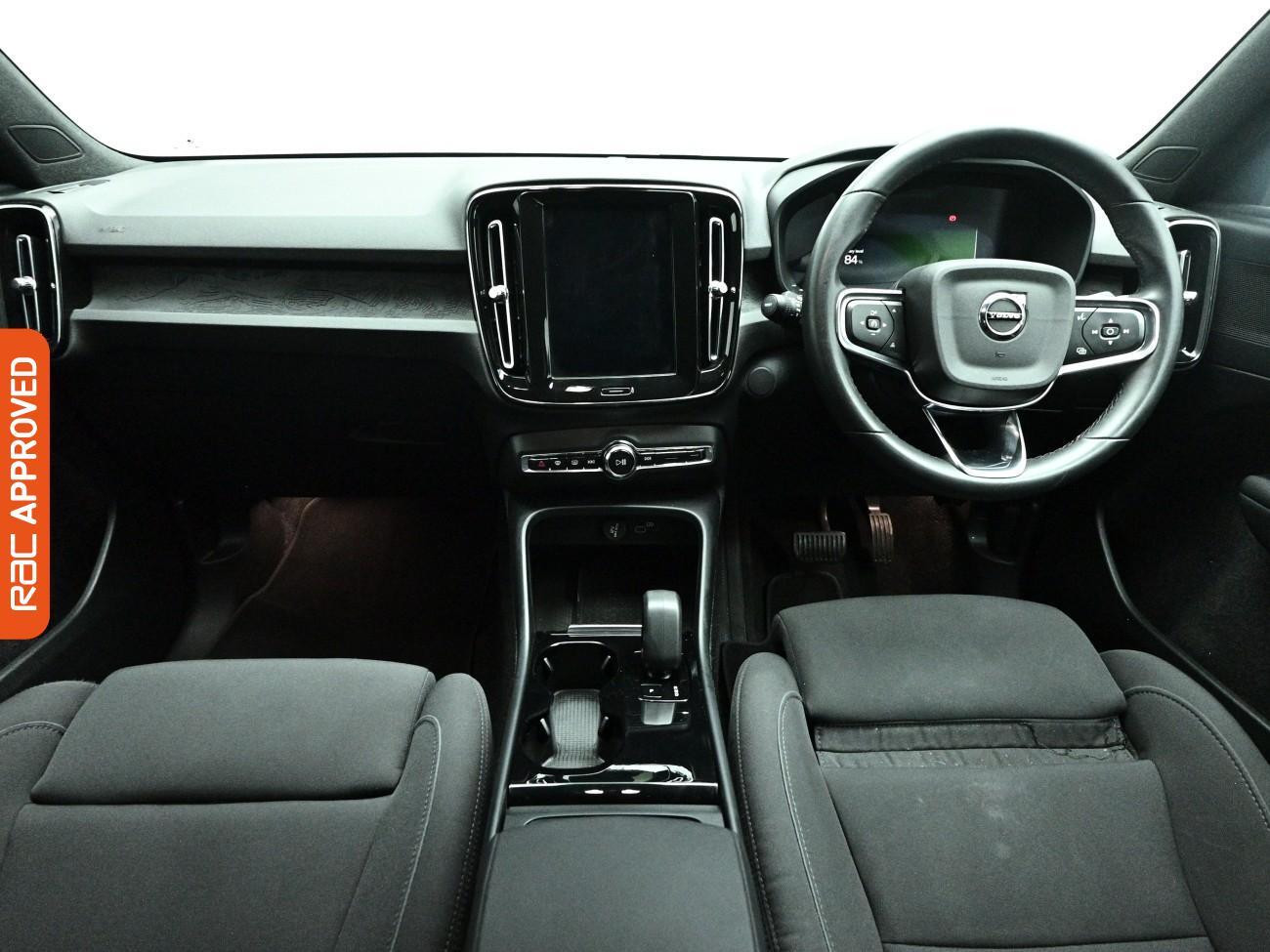 Volvo XC40 view 2