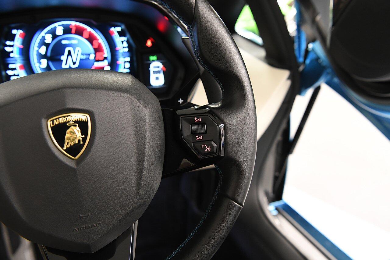 Lamborghini Aventador view 29