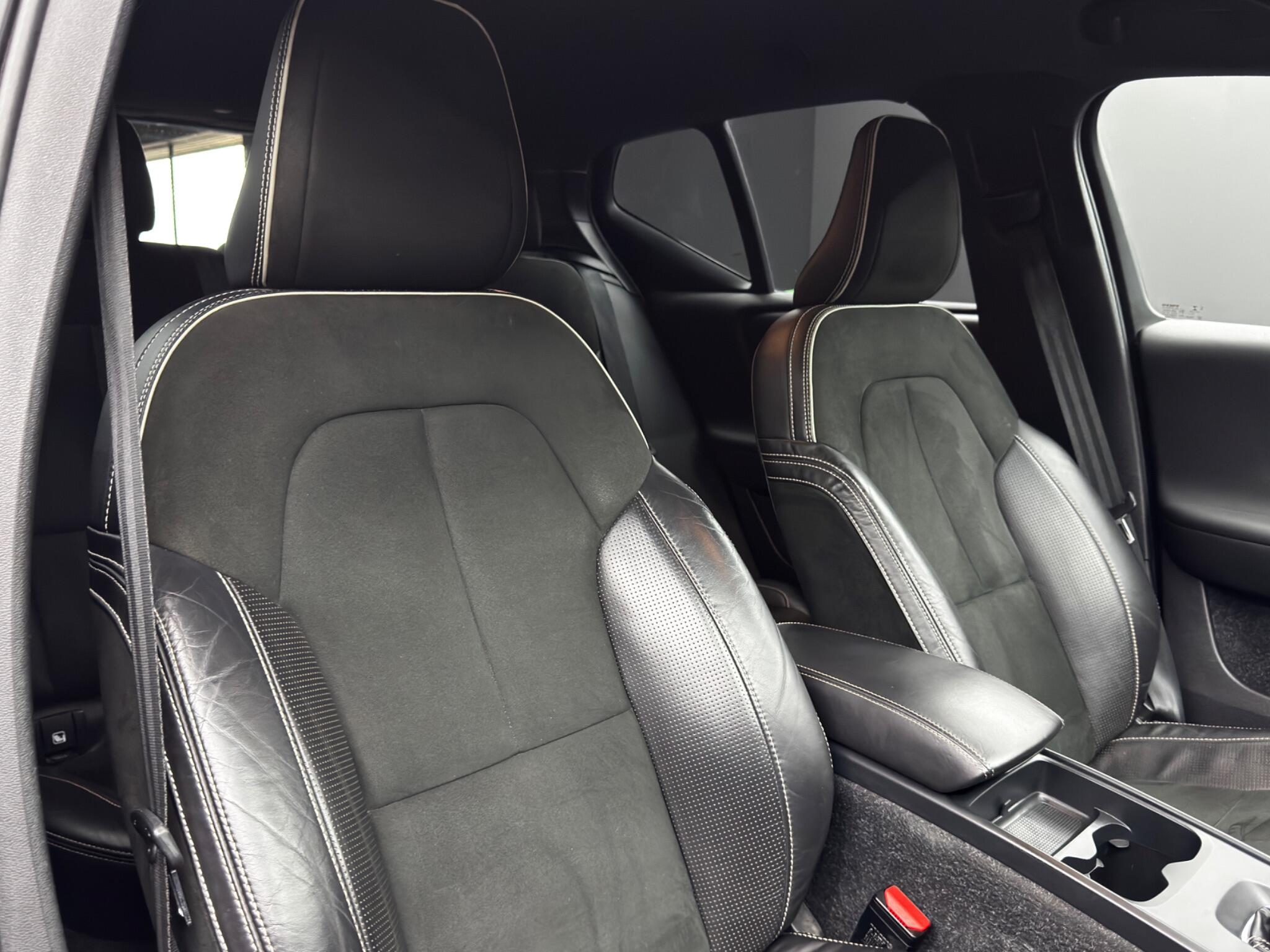 Volvo XC40 view 12
