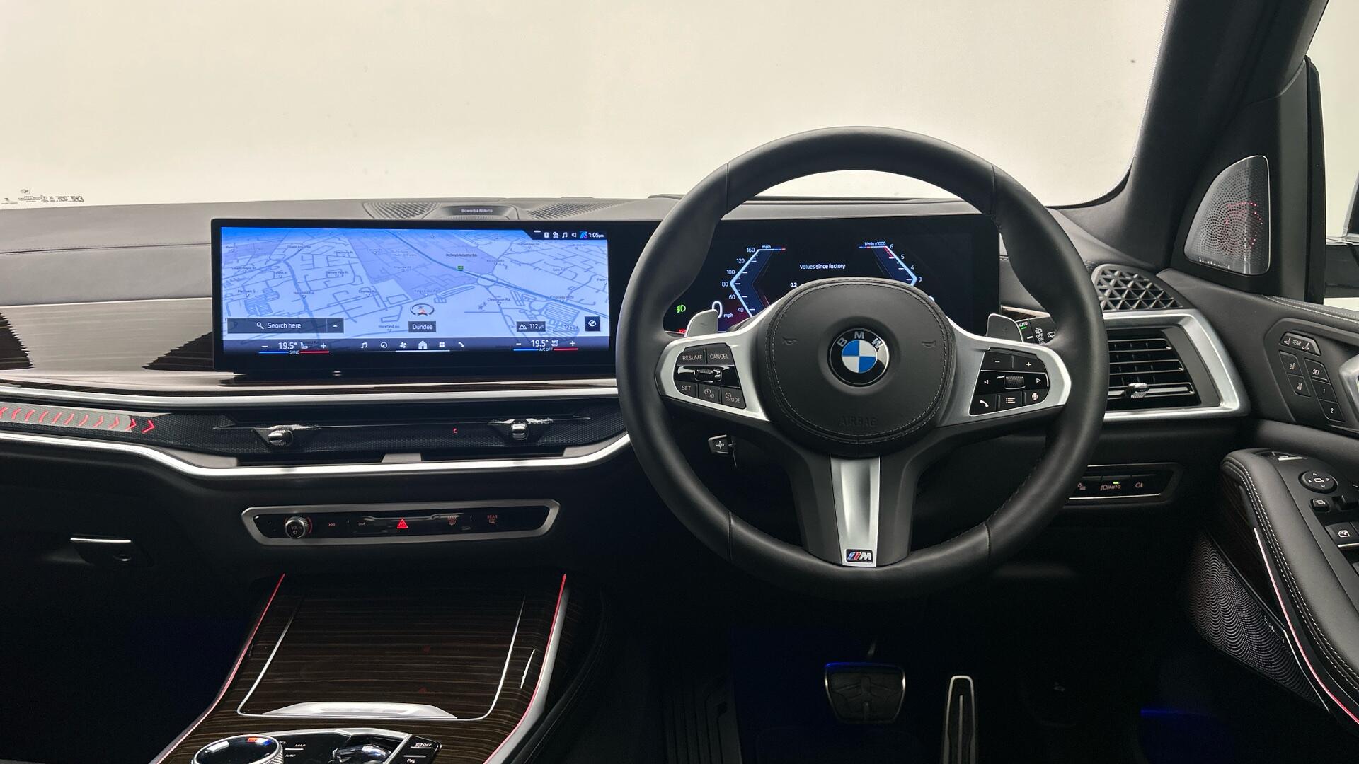 BMW X7 view 5
