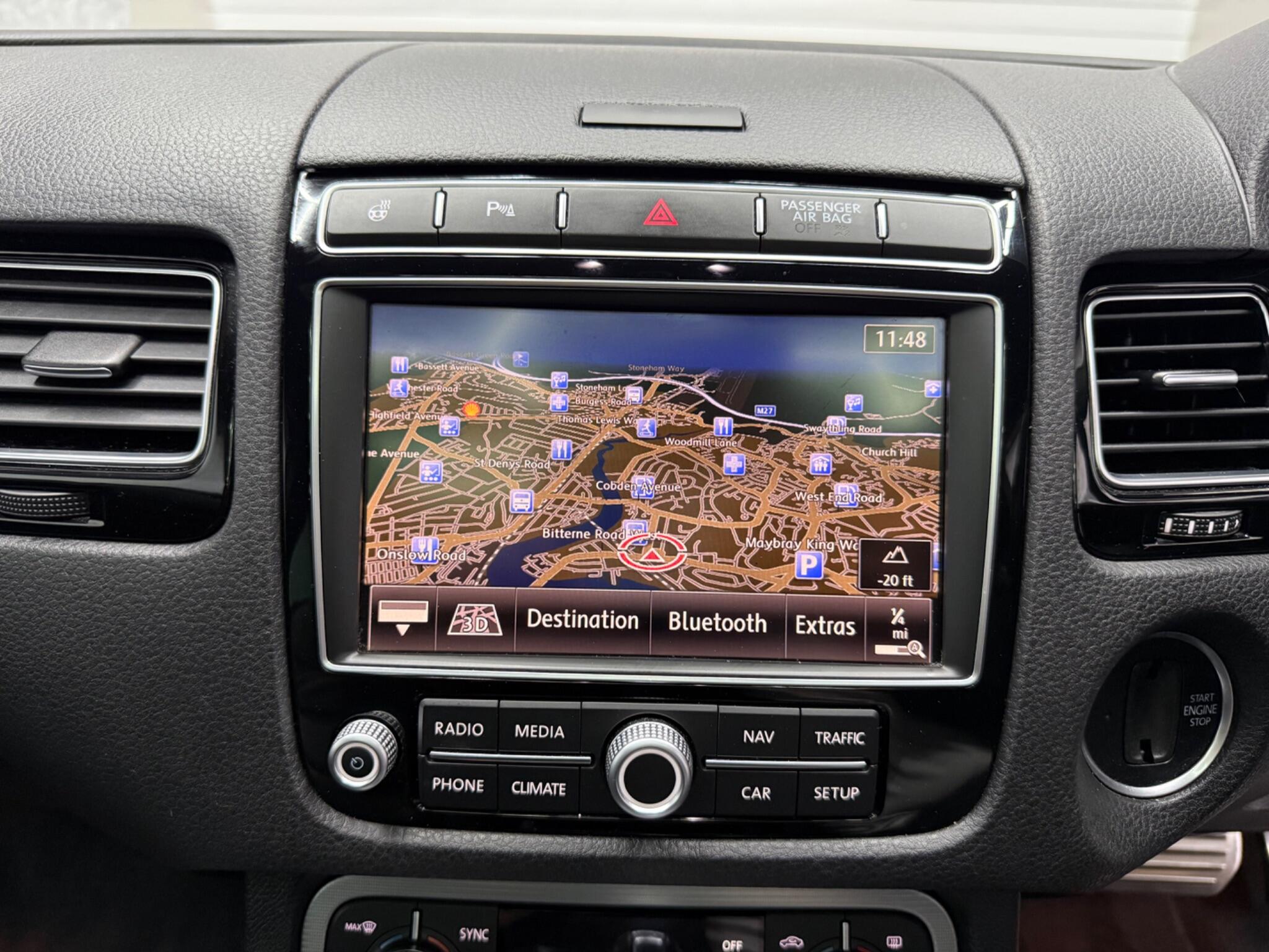 Volkswagen Touareg view 17