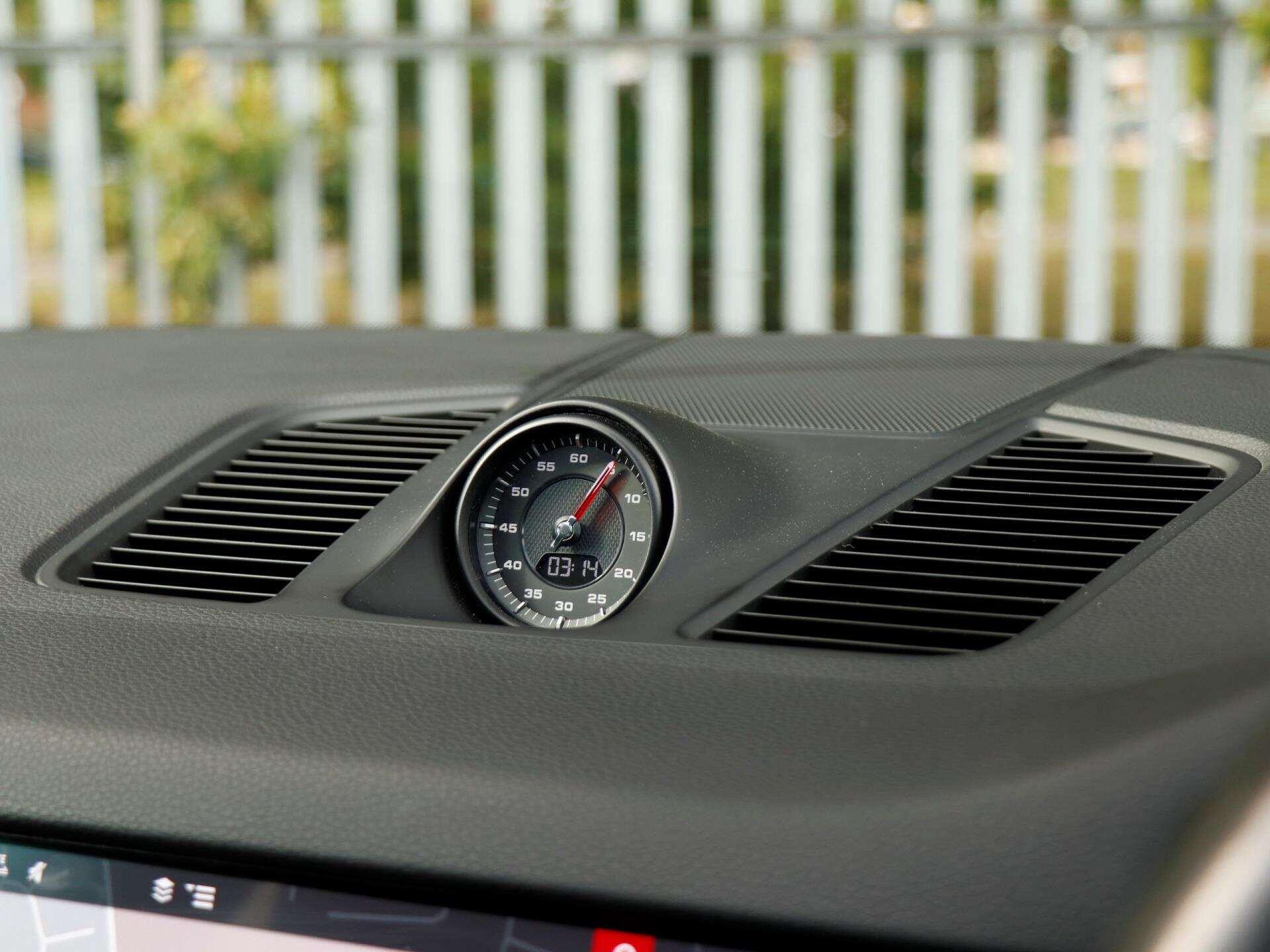 Porsche Cayenne view 13