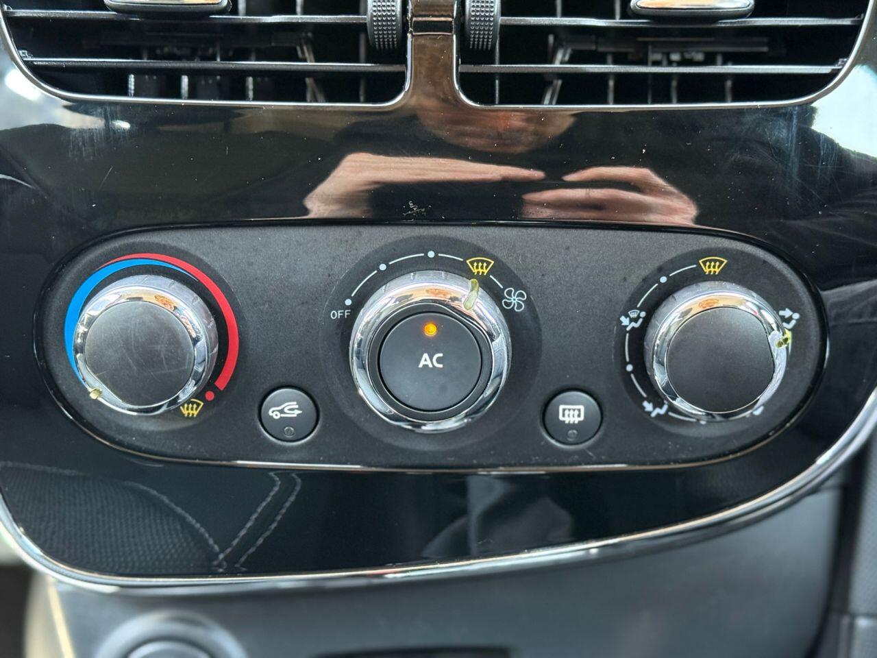 Renault Clio view 23