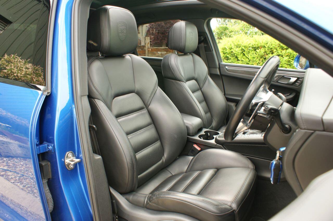 Porsche Macan view 55