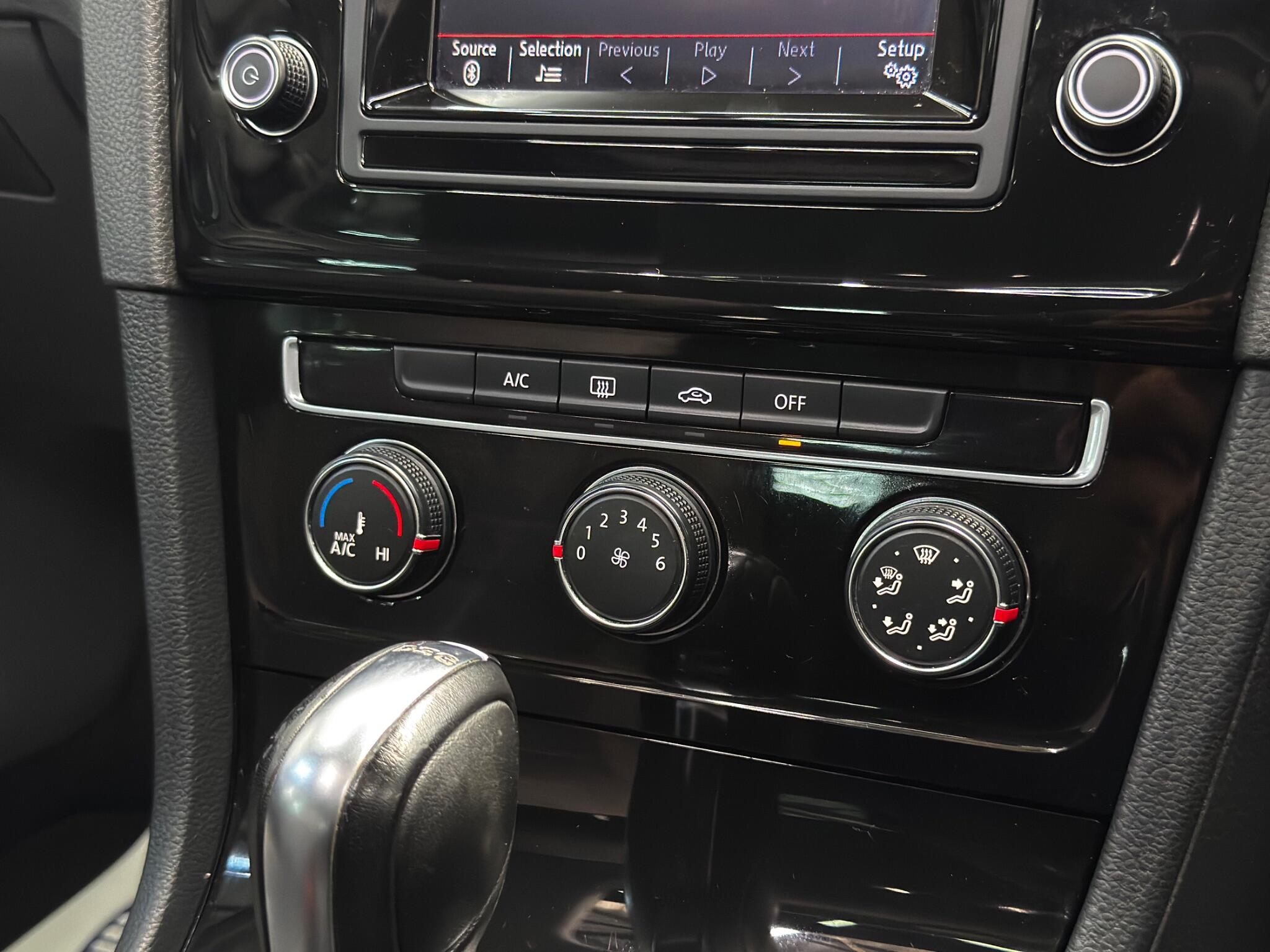 Volkswagen Golf view 52