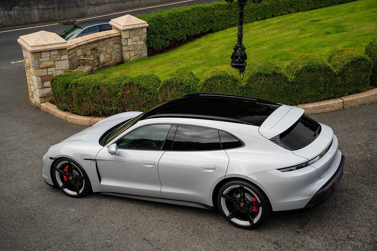 Porsche Taycan view 75