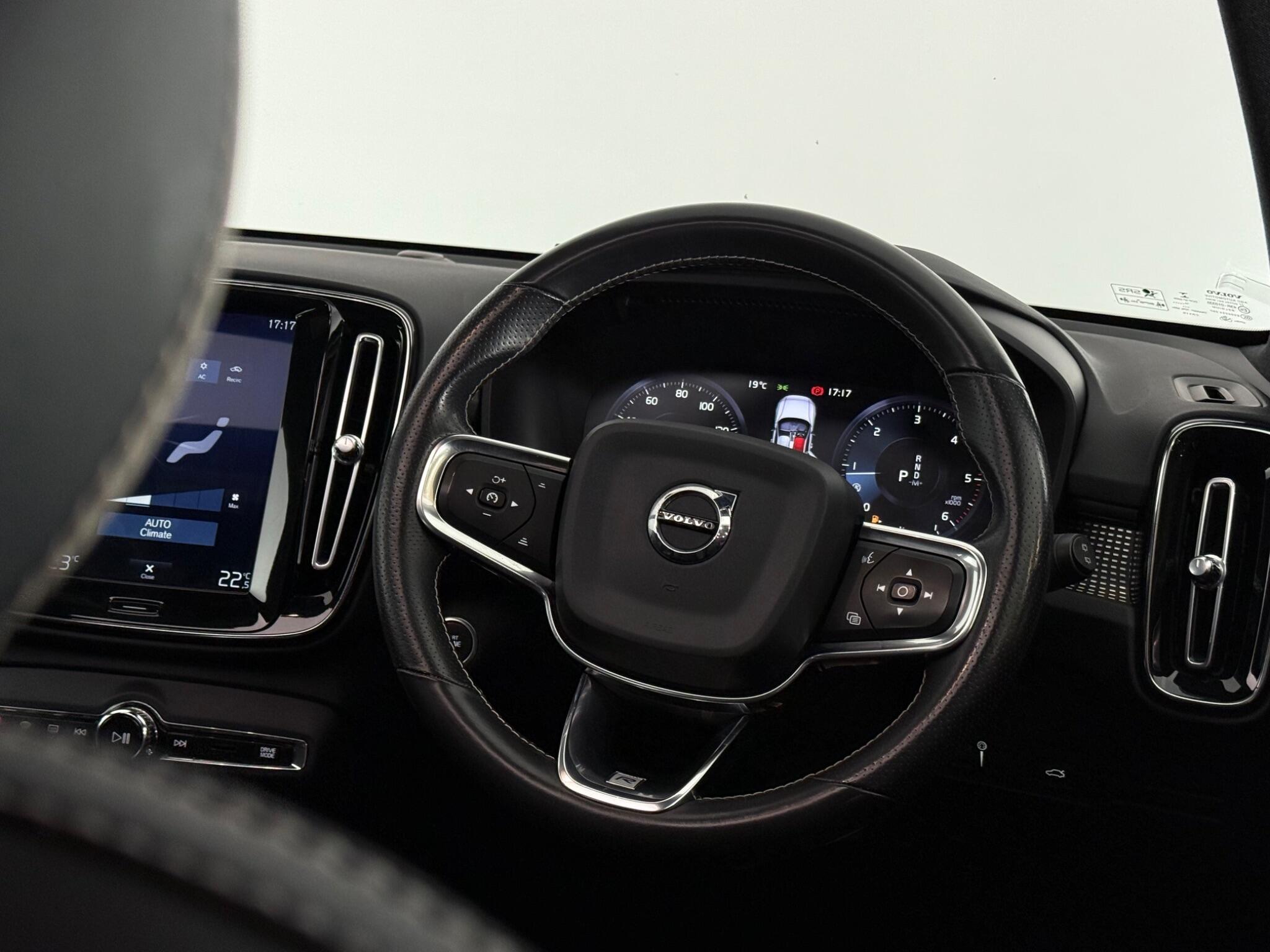 Volvo XC40 view 13