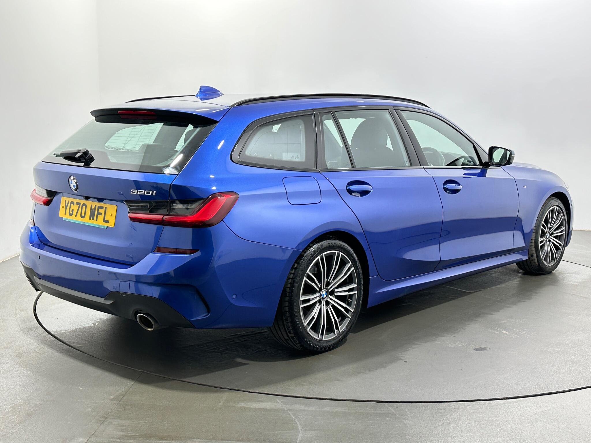 BMW 3 Series view 8