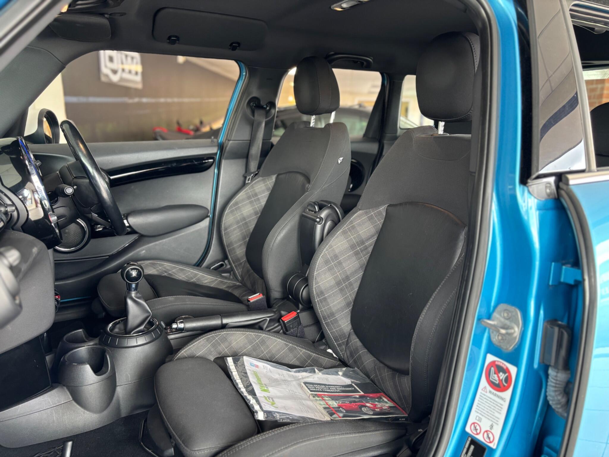 Mini Hatch view 25