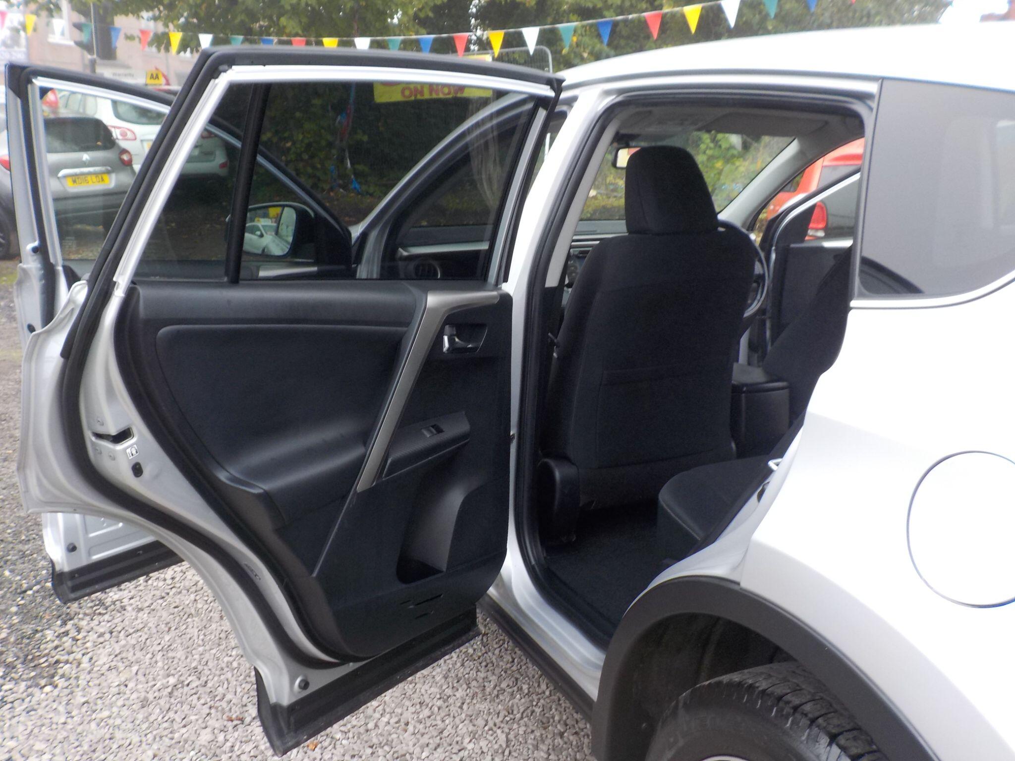 Toyota RAV4 2.0 D-4D Icon 2WD Euro 5 (s/s) 5dr