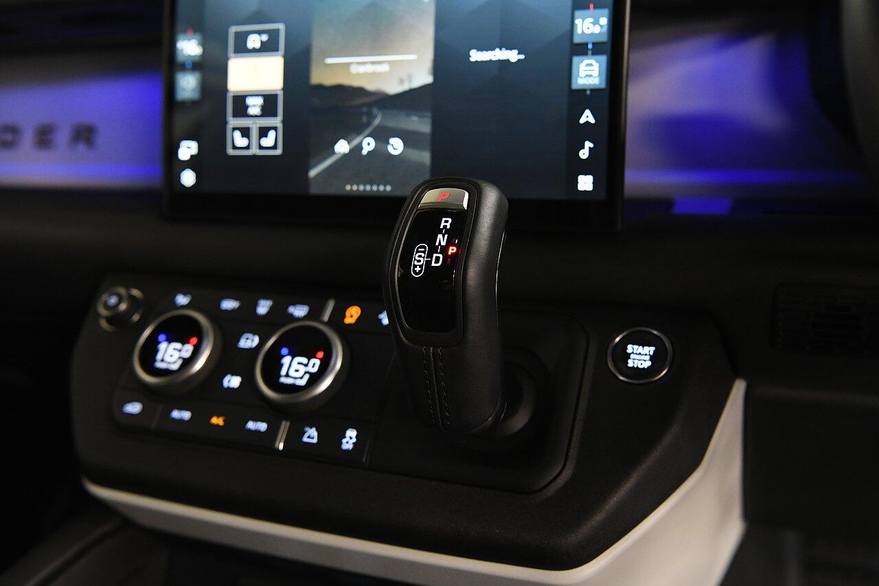 Land Rover Defender view 17