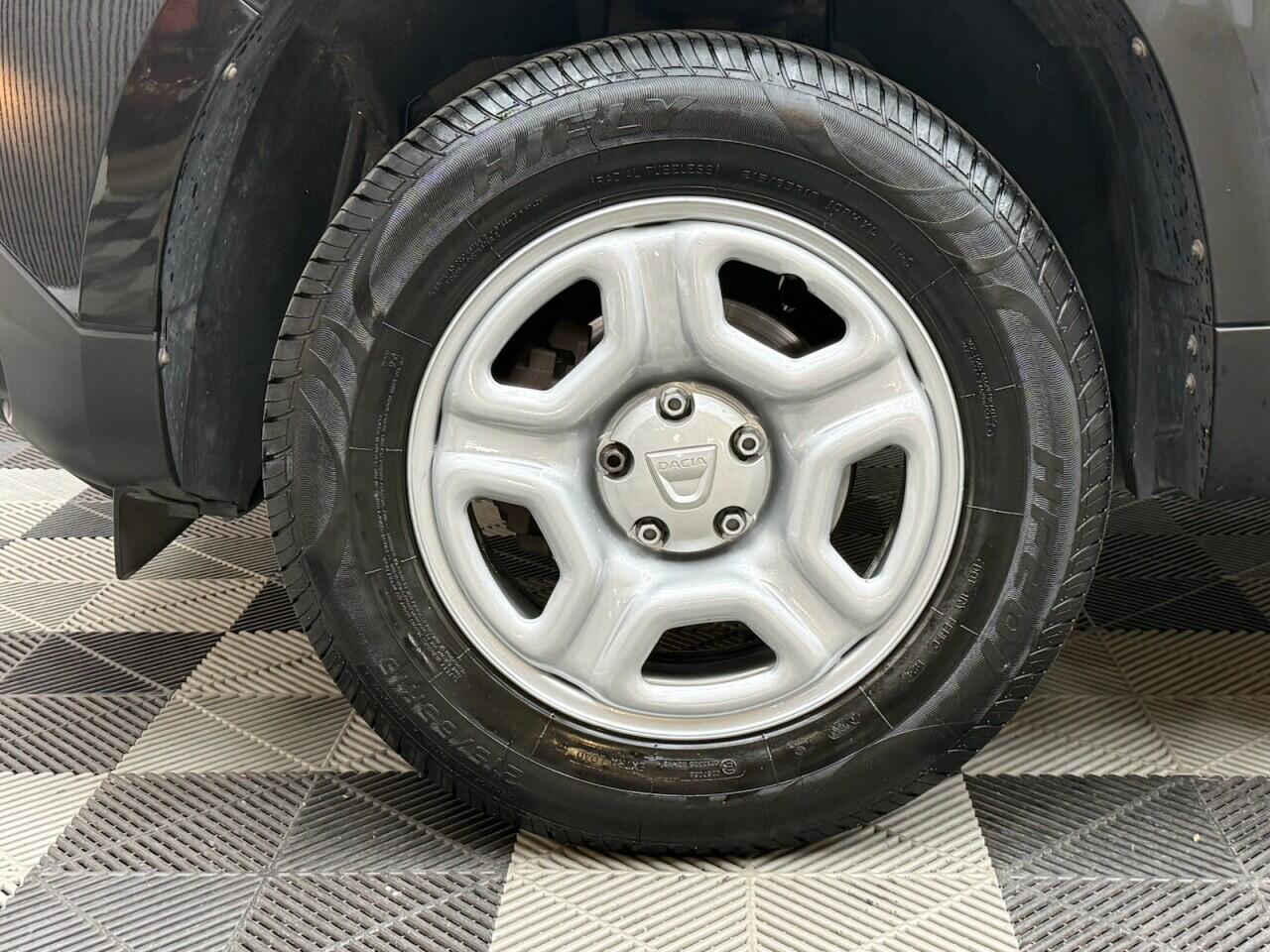 Dacia Duster view 4