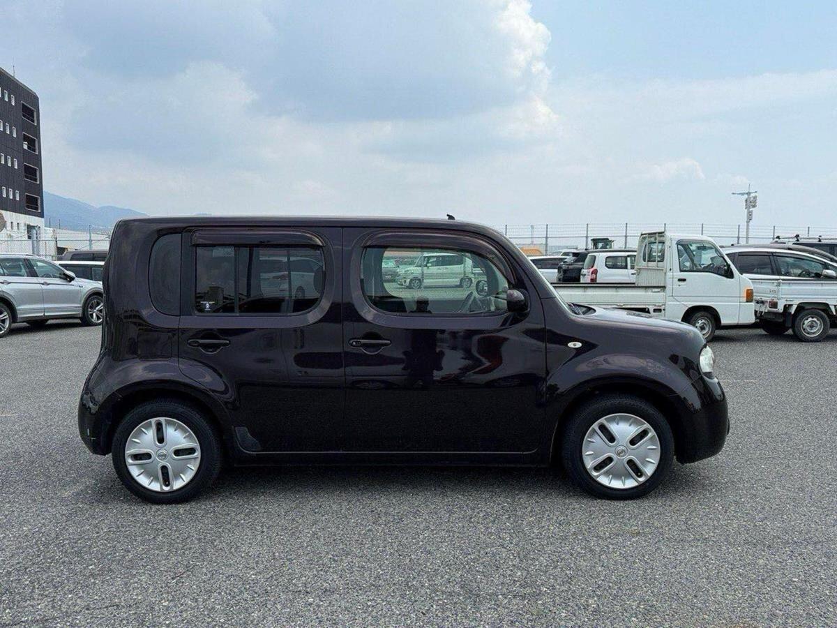 Nissan Cube view 5