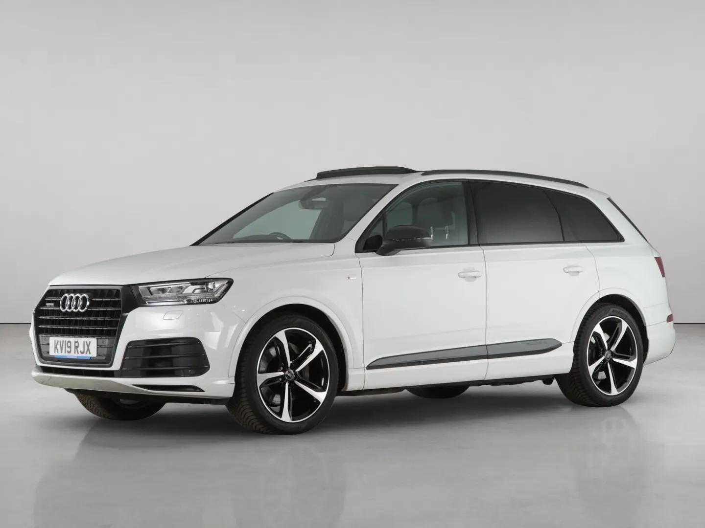Audi Q7 view 2