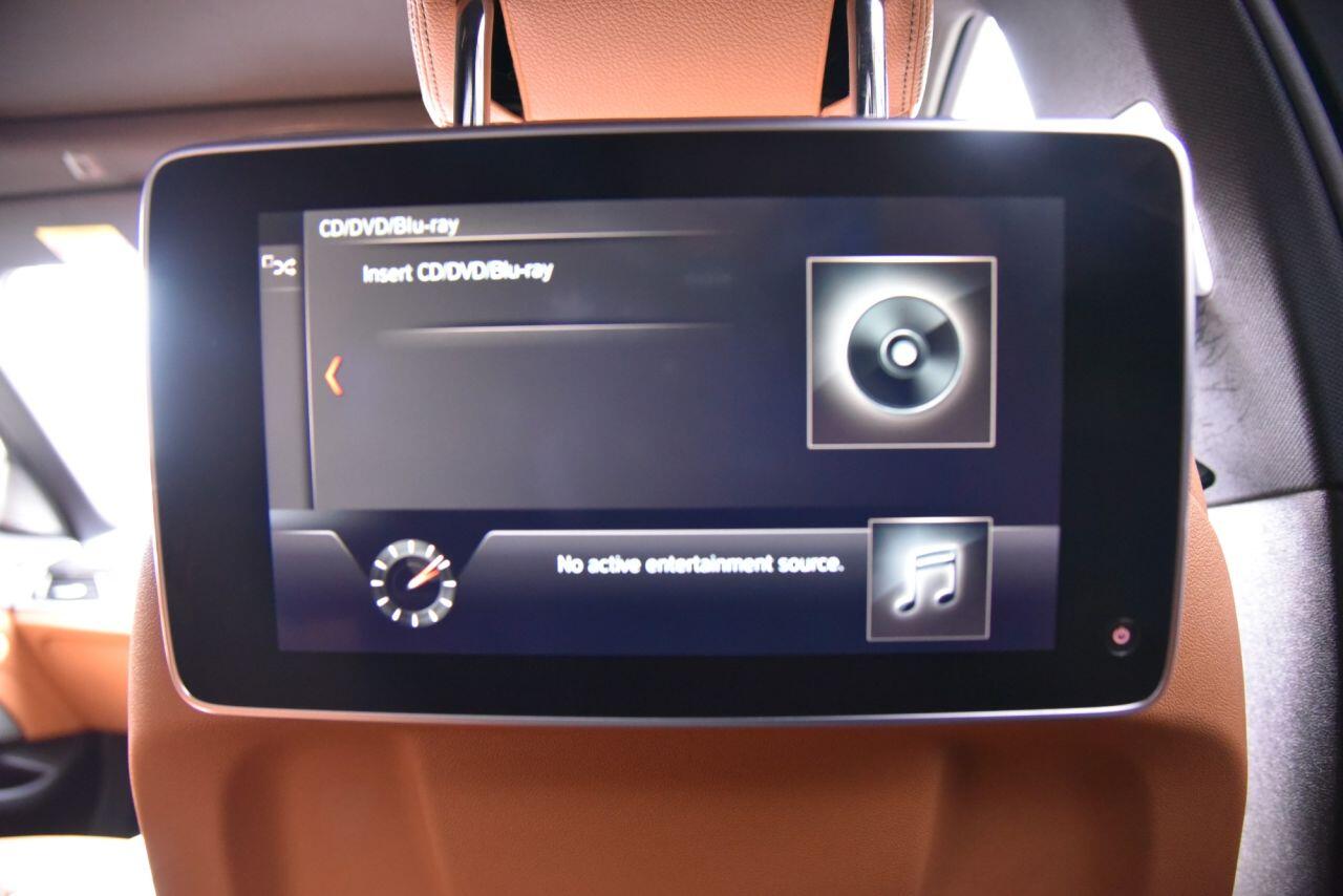 BMW 5 Series view 8