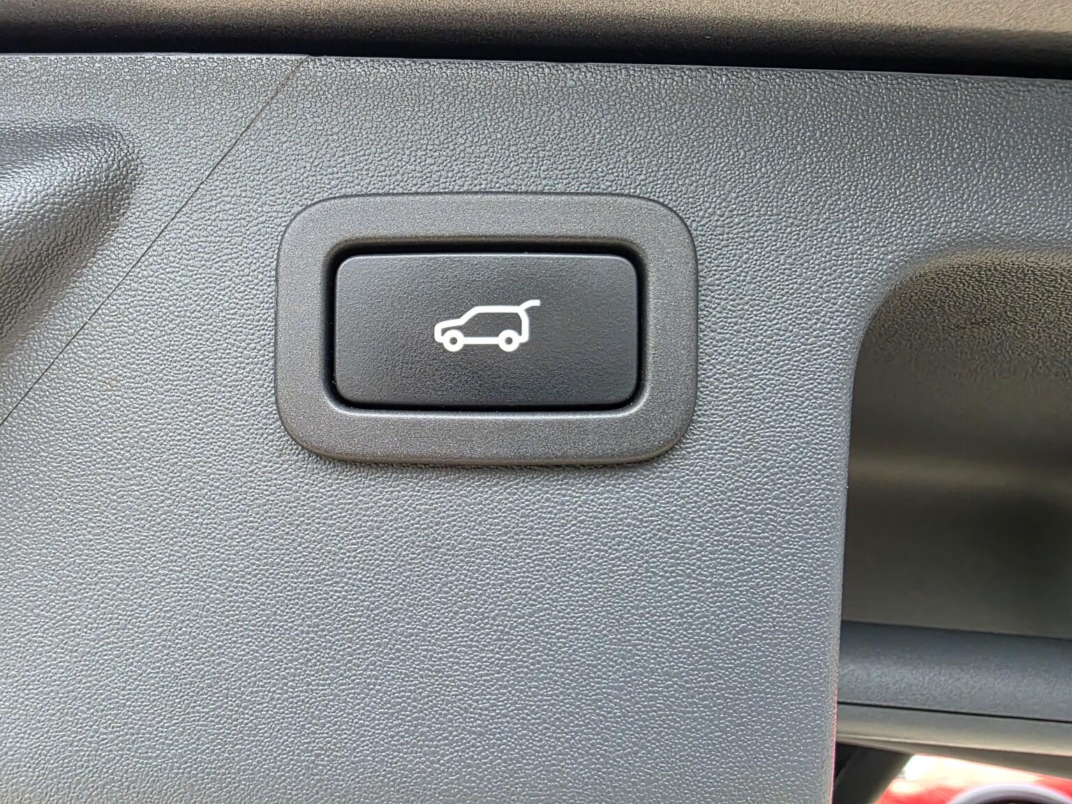 Land Rover Discovery Sport view 27