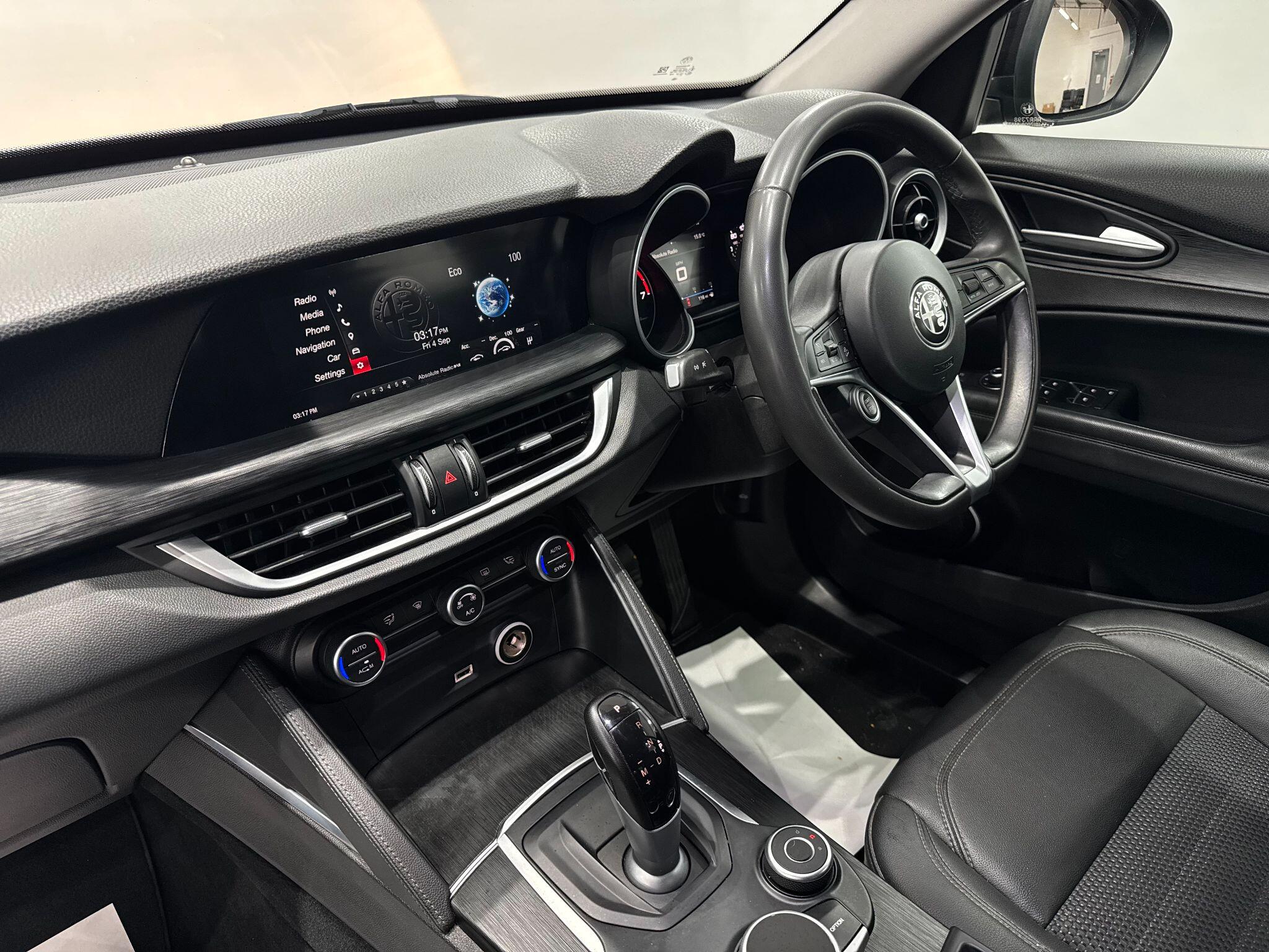 Alfa Romeo Stelvio view 43