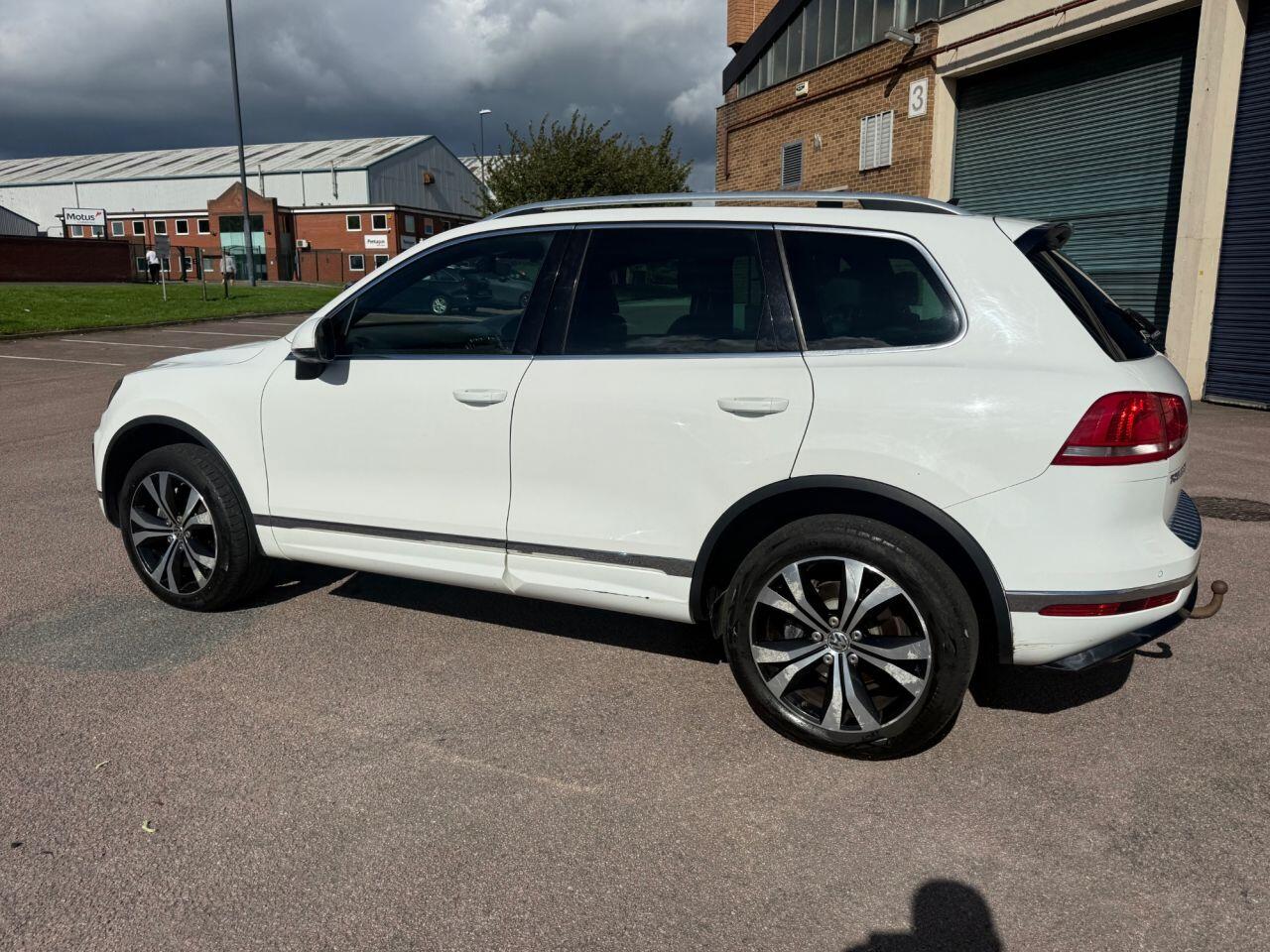 Volkswagen Touareg view 22