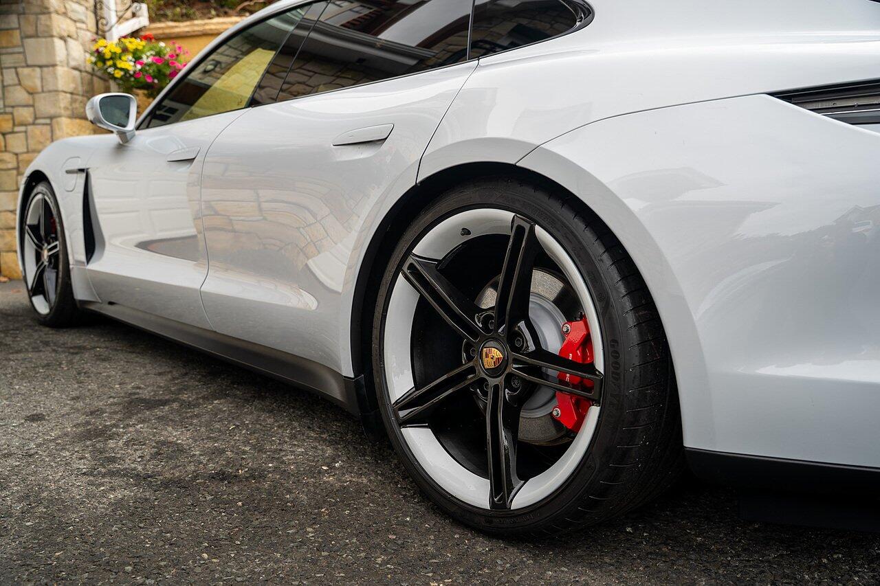 Porsche Taycan view 11