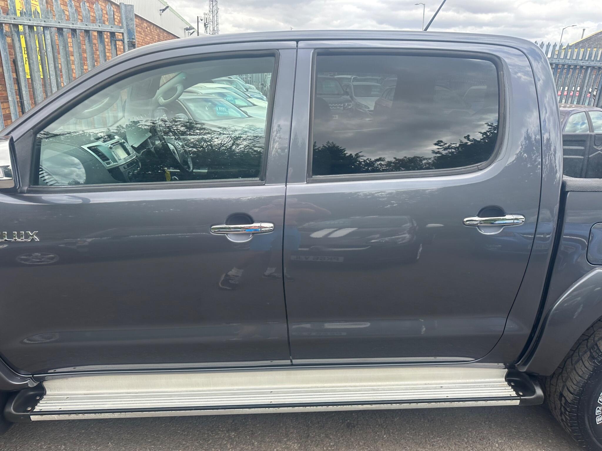Toyota Hilux view 24