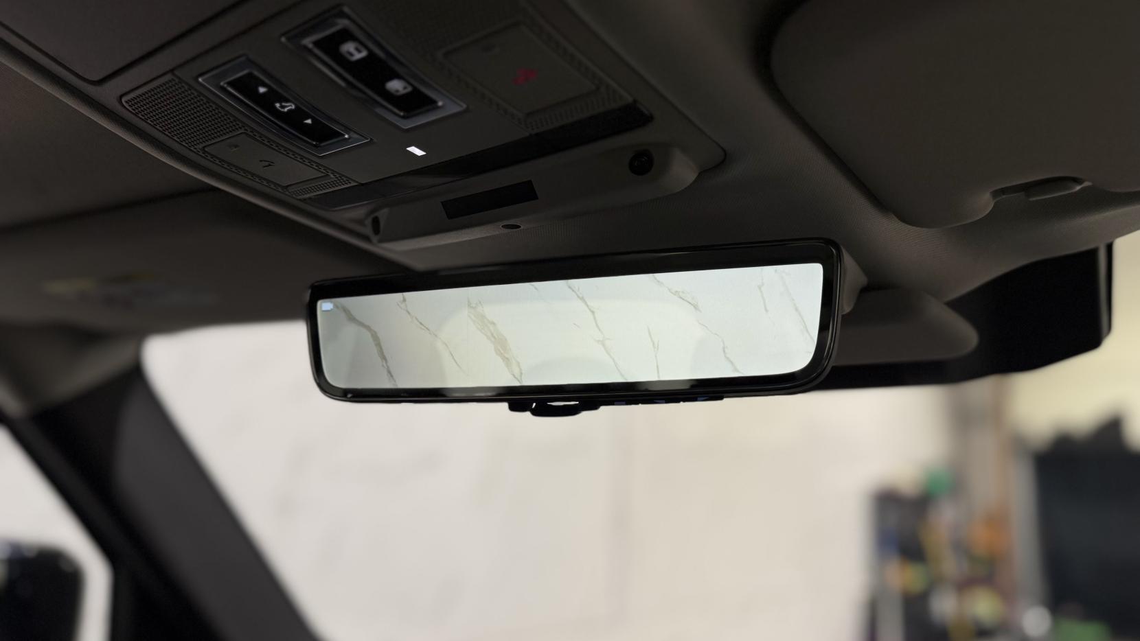 Land Rover Defender view 30