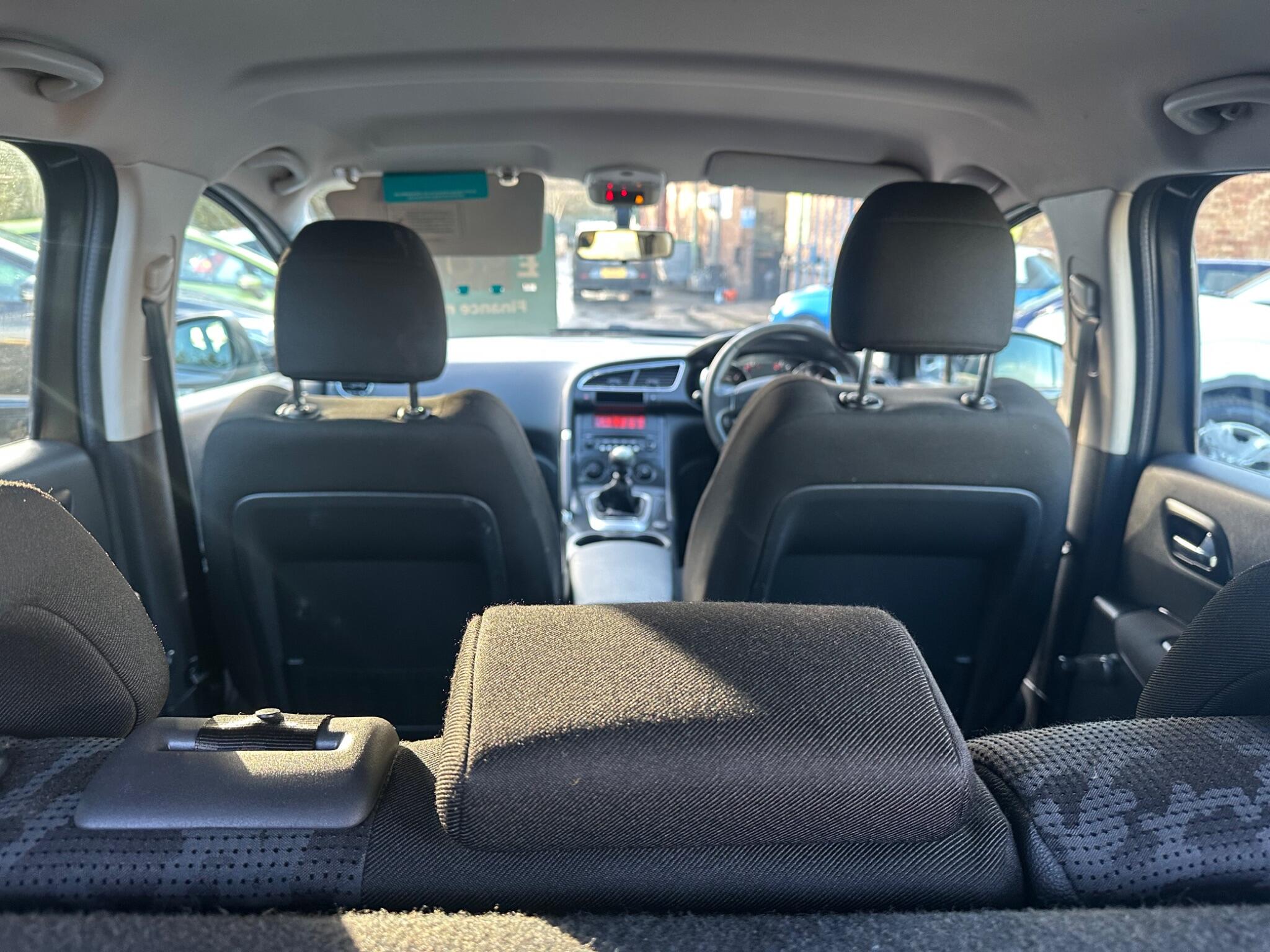 Peugeot 3008 view 16