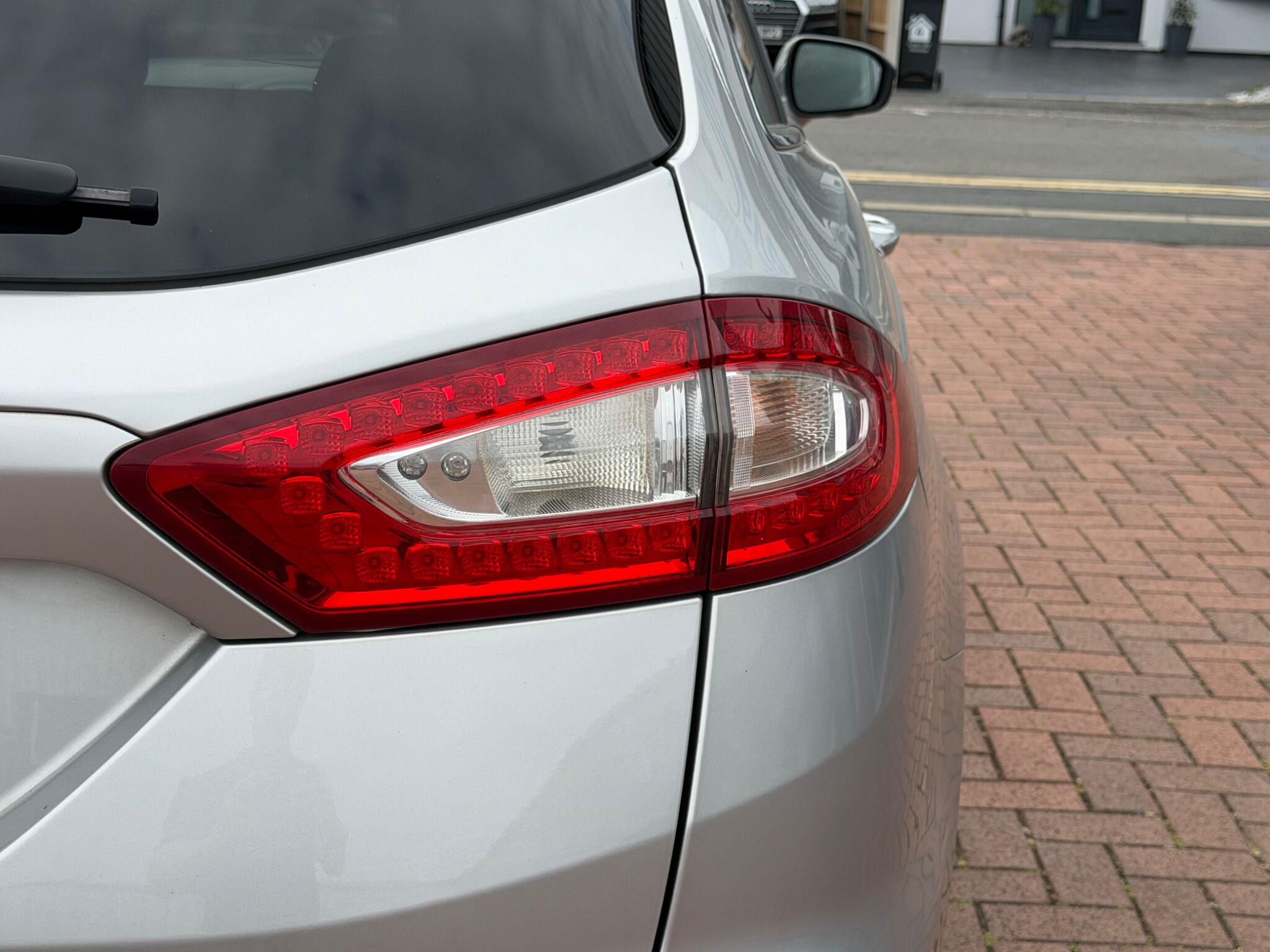 Ford Mondeo view 36