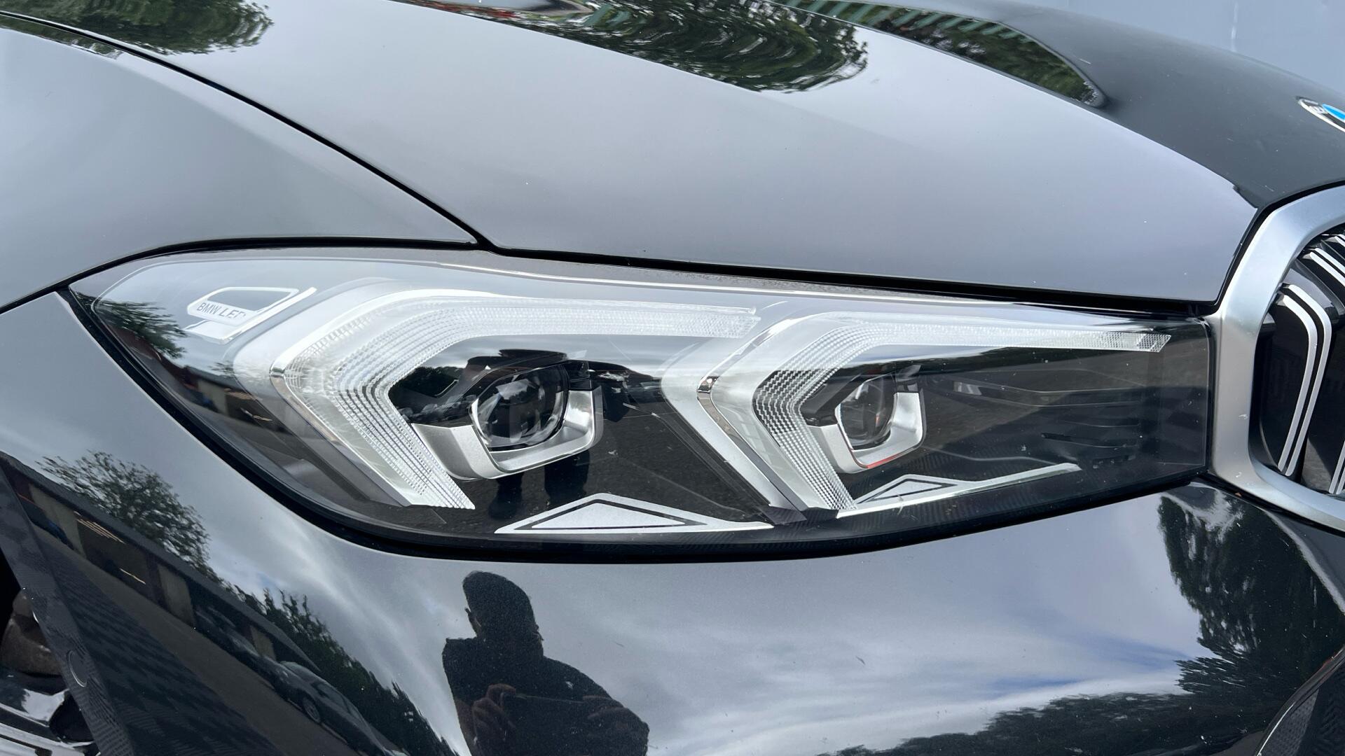 BMW 3 Series view 23