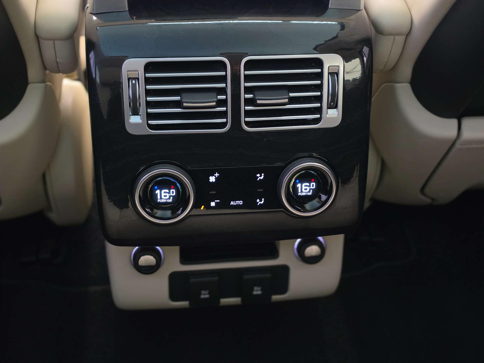 Land Rover Range Rover view 34