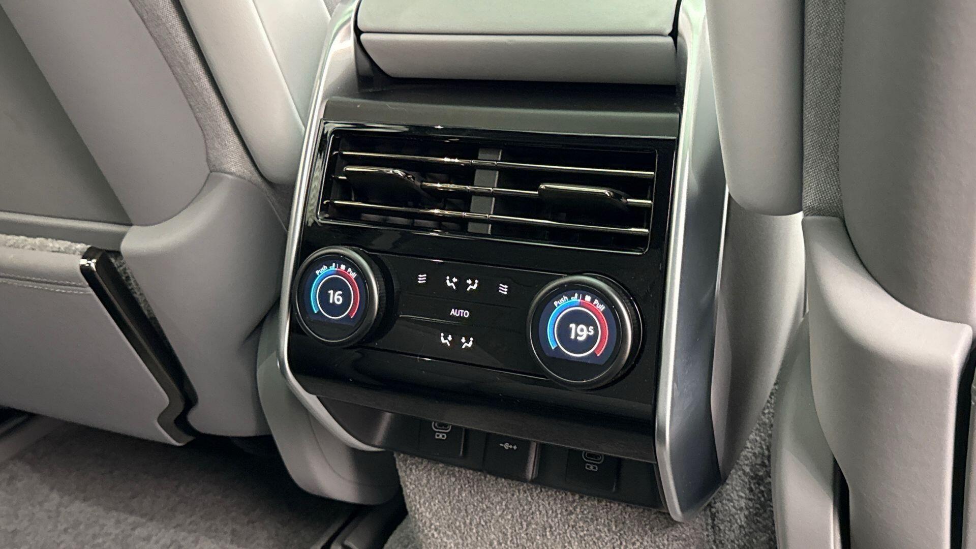 Land Rover Range Rover view 18