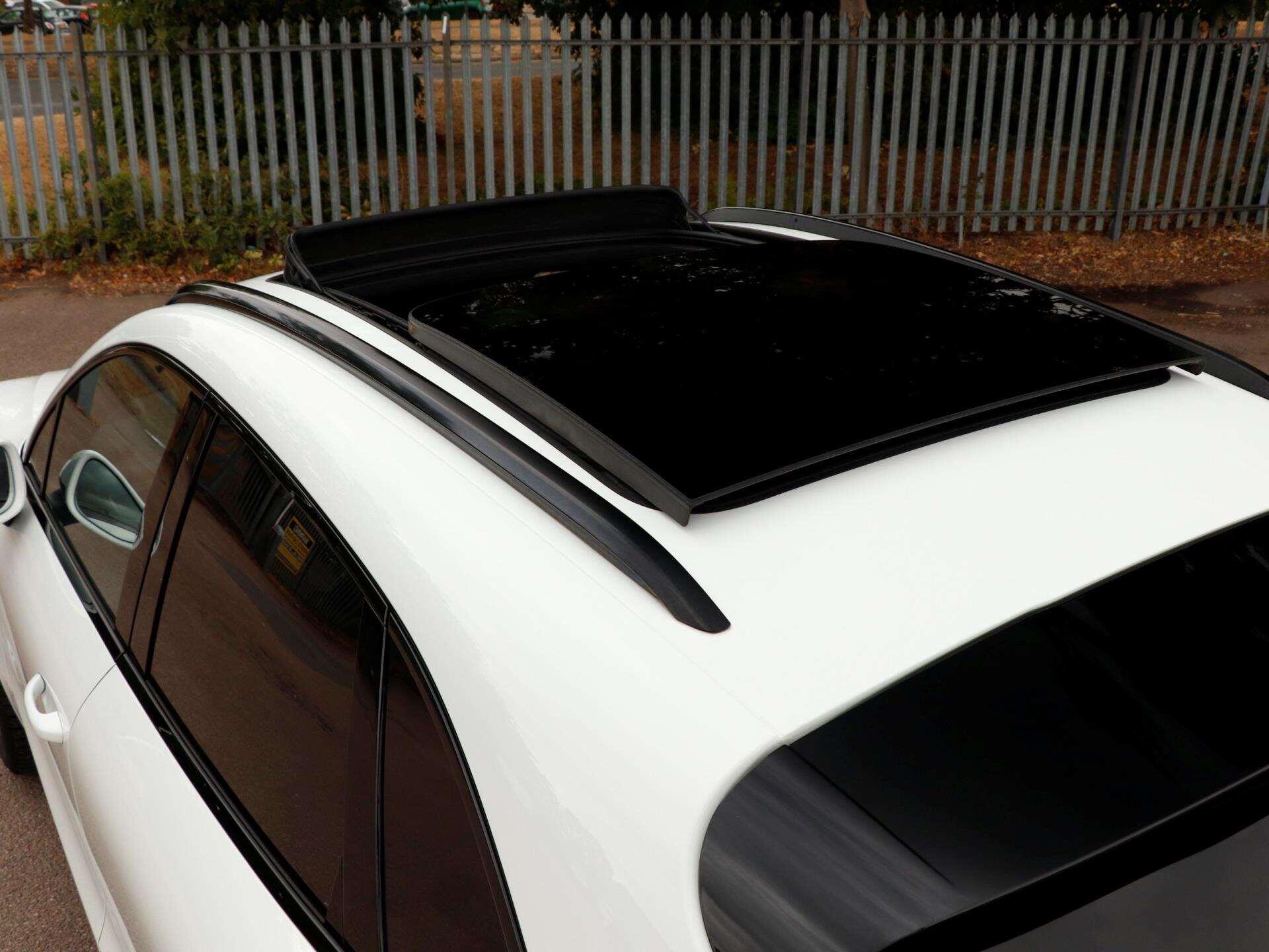 Porsche Macan view 31