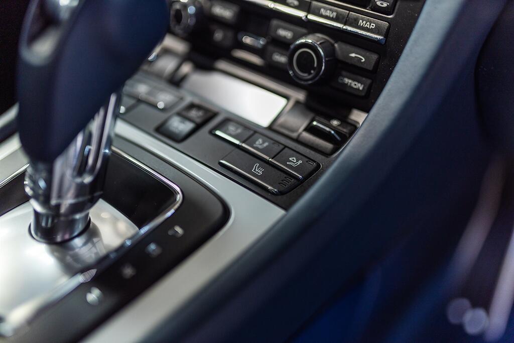 Porsche Cayman view 24