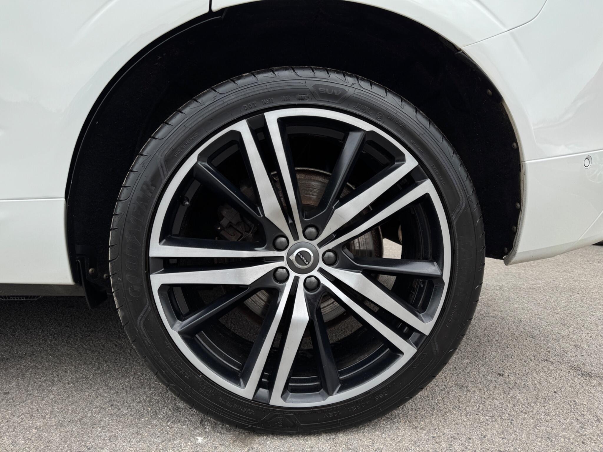 Volvo XC60 view 9