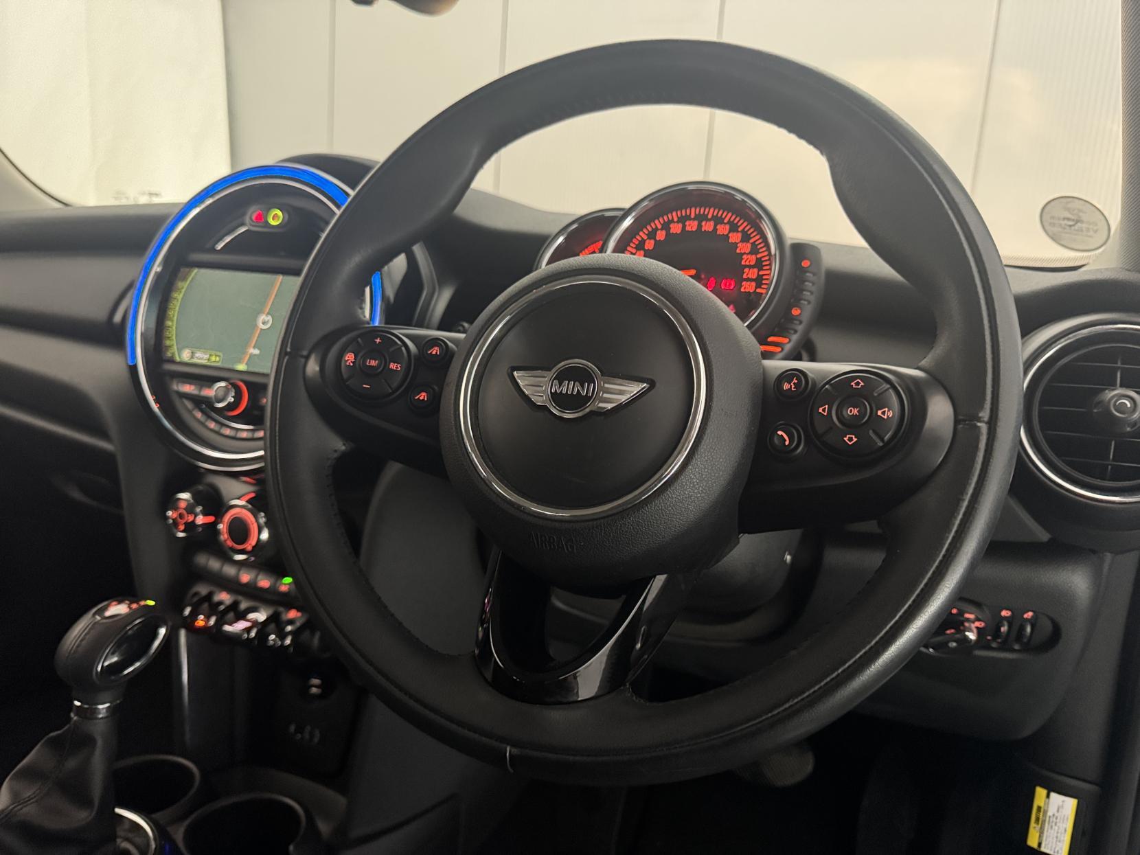 Mini Hatch view 59