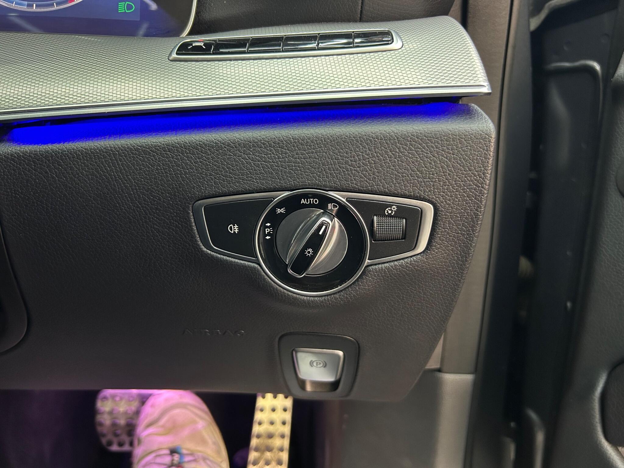 Mercedes-Benz E-Class view 21