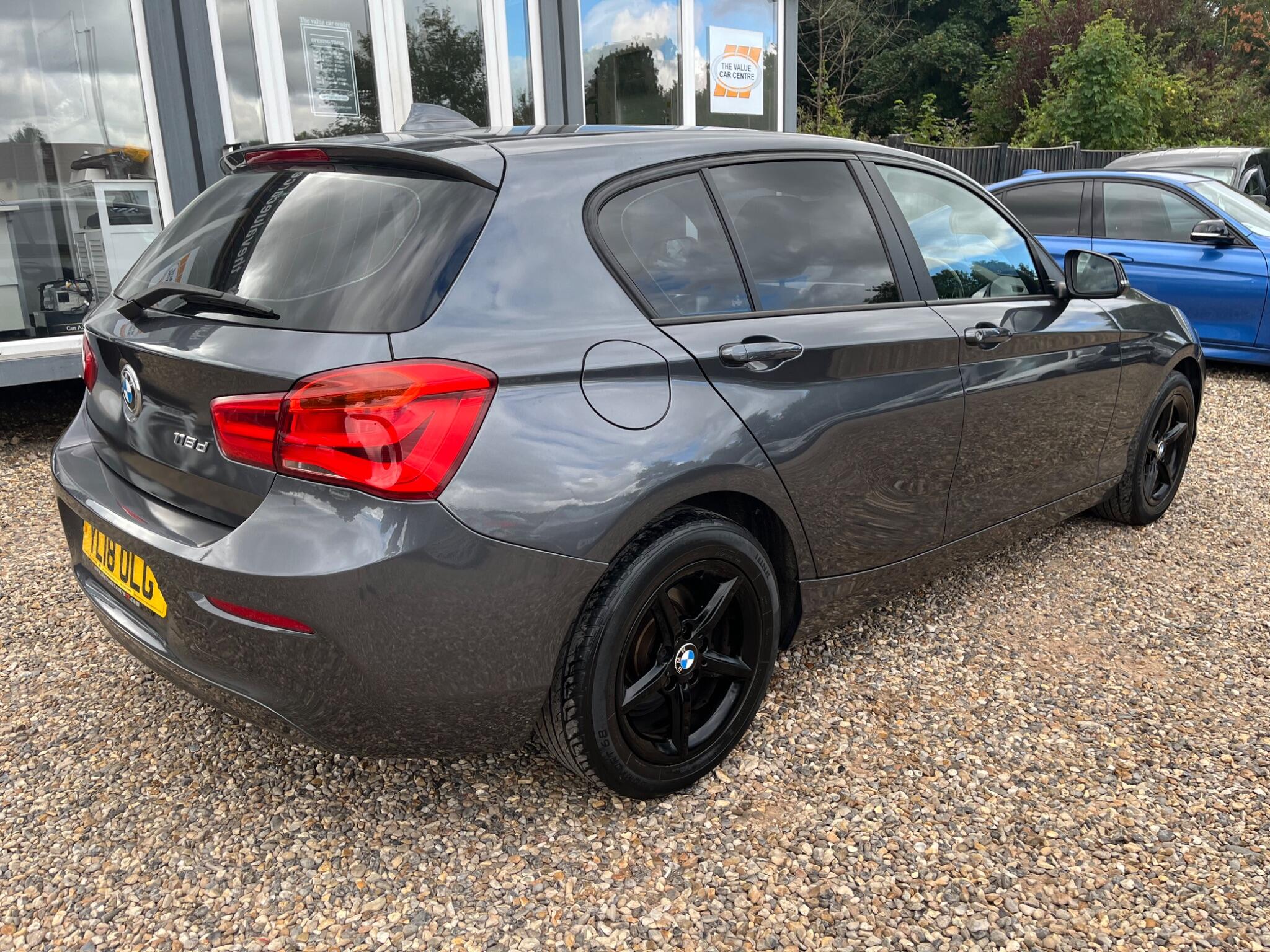 BMW 1 Series view 4