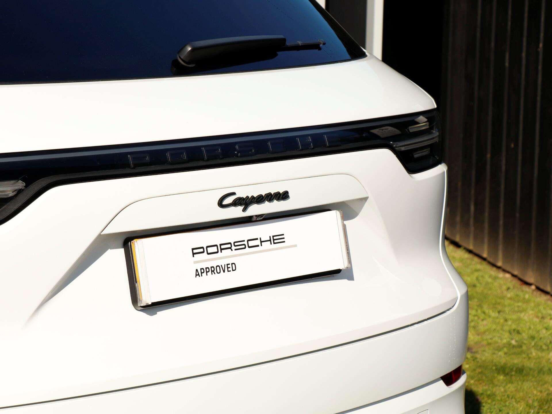 Porsche Cayenne view 30