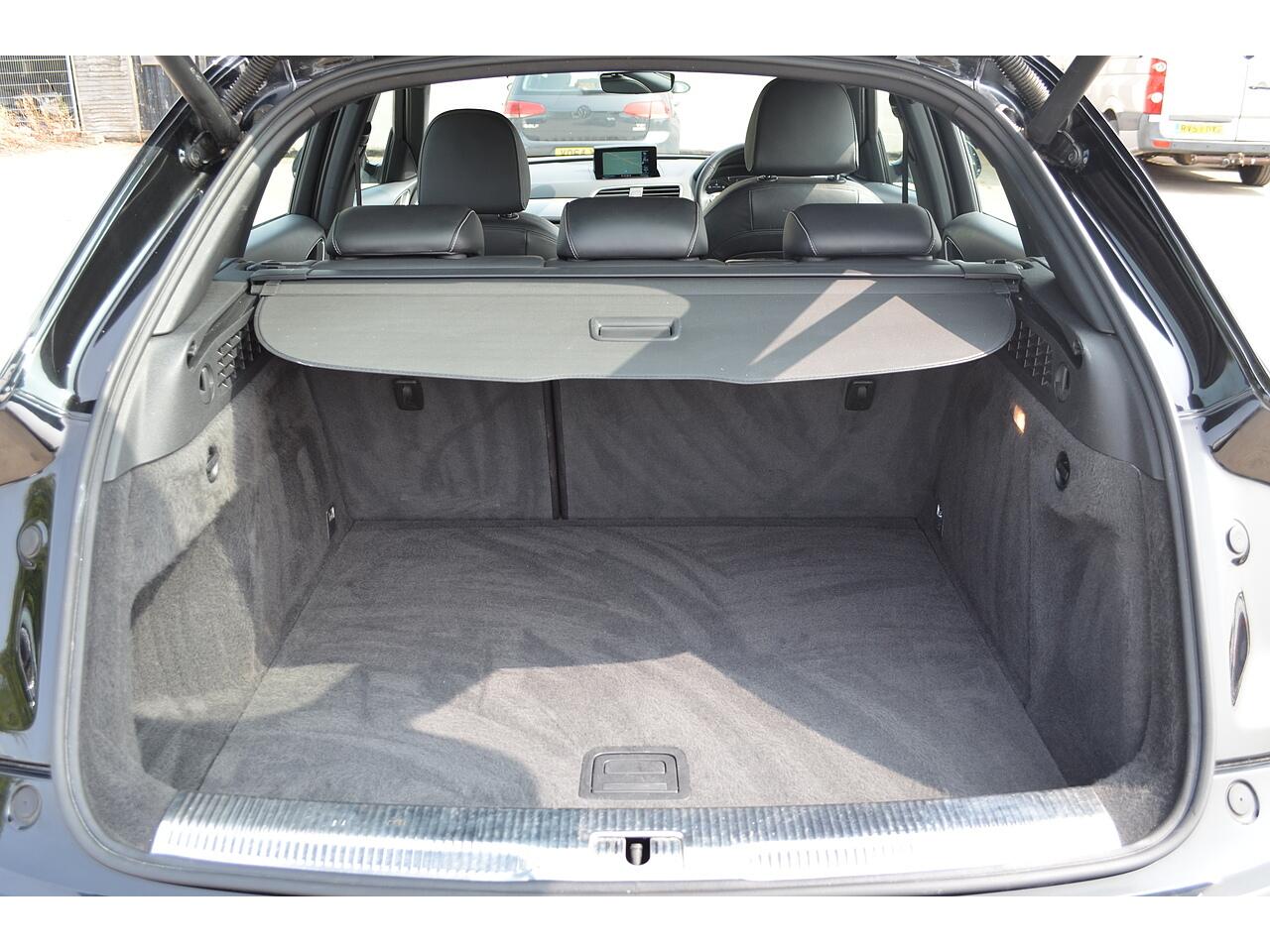 Audi Q3 view 38