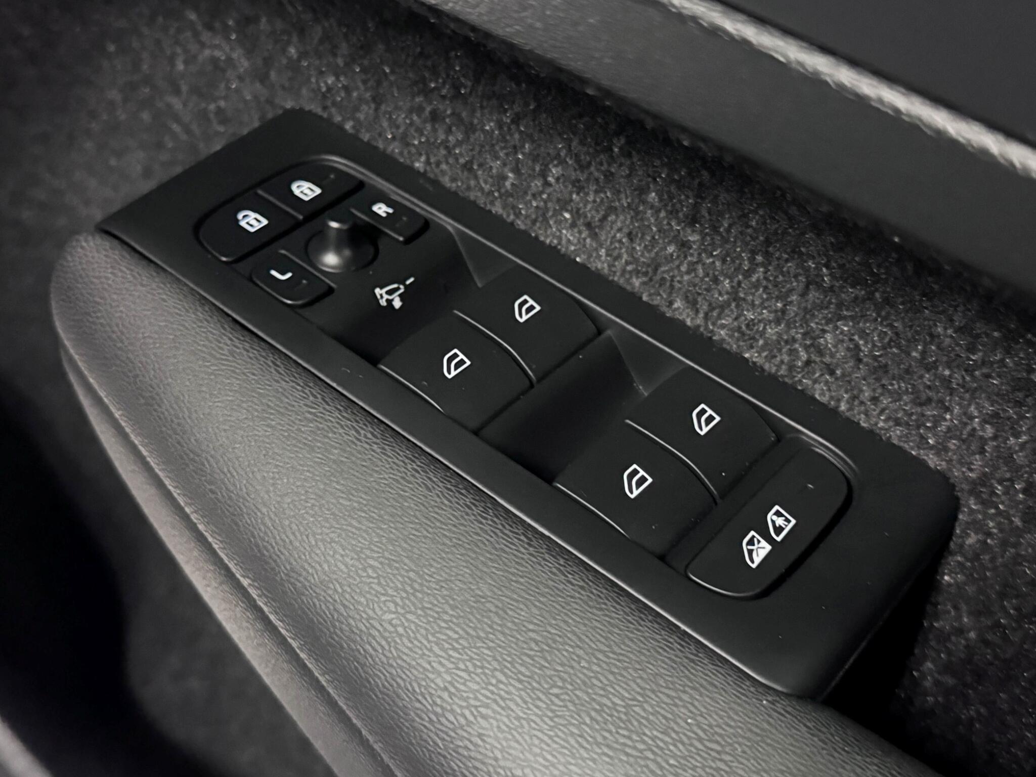 Volvo XC40 view 16