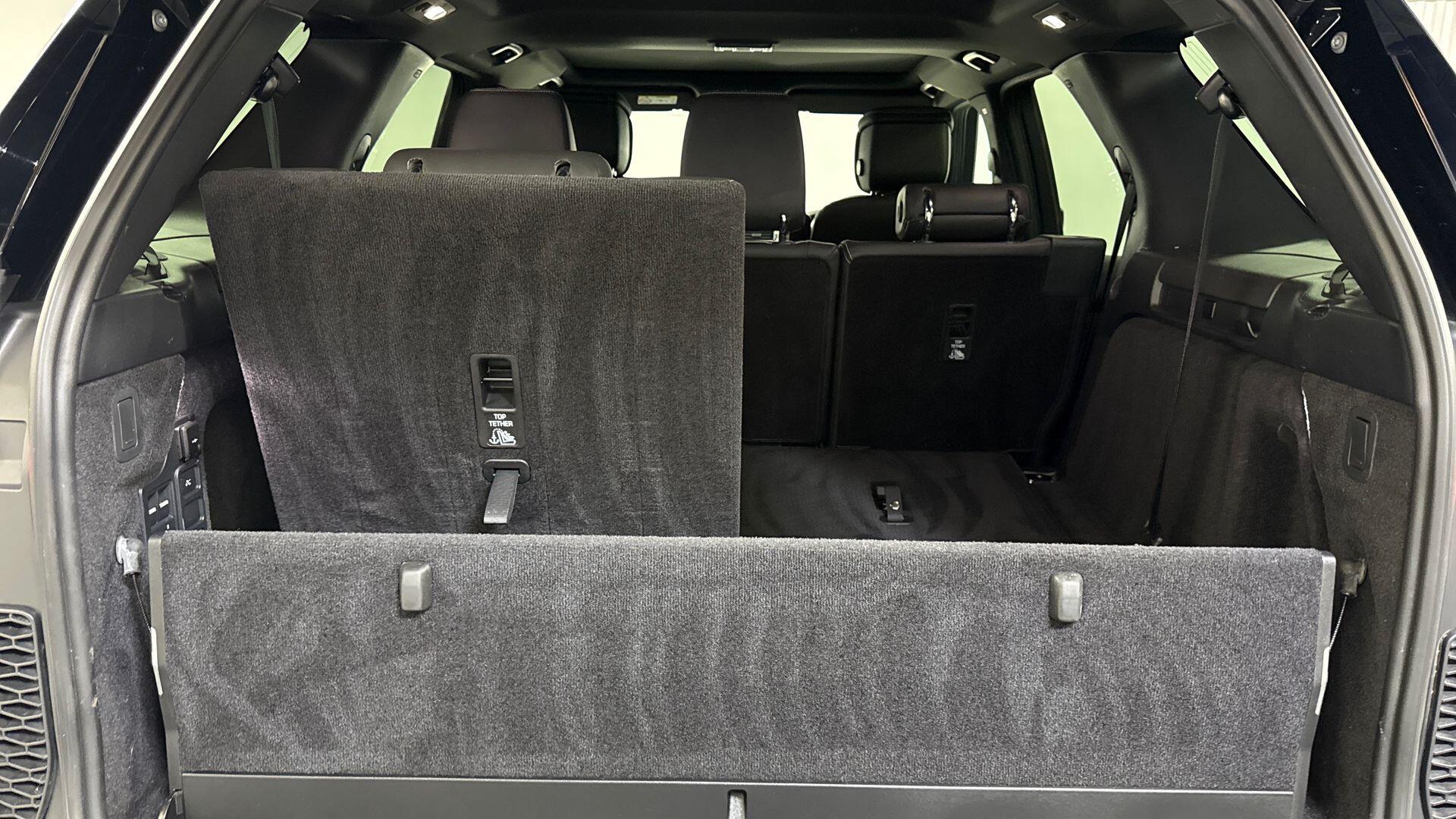 Land Rover Discovery view 10